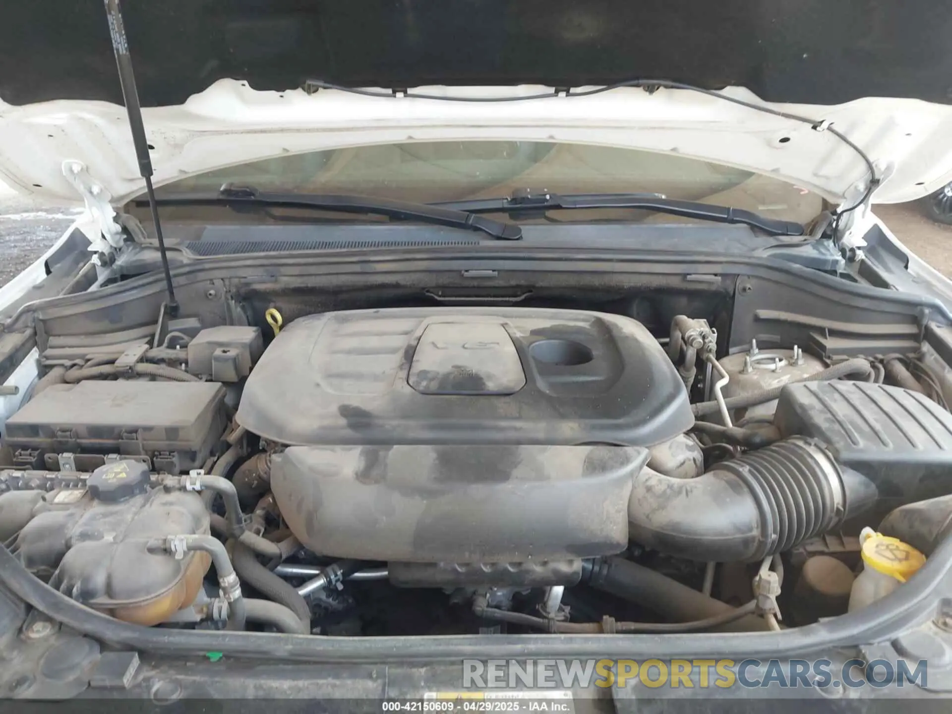 10 Photograph of a damaged car 1C4RJFBG1KC686083 JEEP GRAND CHEROKEE 2019