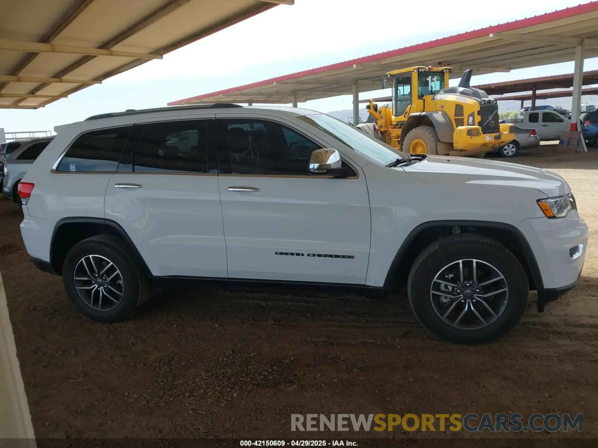 13 Photograph of a damaged car 1C4RJFBG1KC686083 JEEP GRAND CHEROKEE 2019
