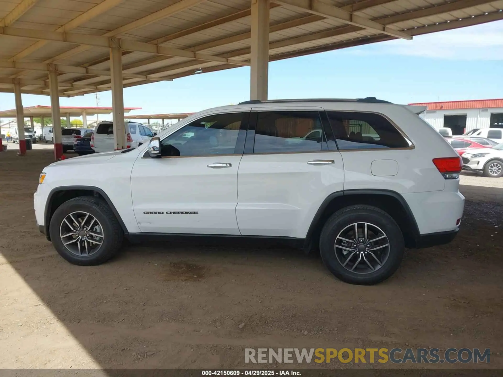 14 Photograph of a damaged car 1C4RJFBG1KC686083 JEEP GRAND CHEROKEE 2019