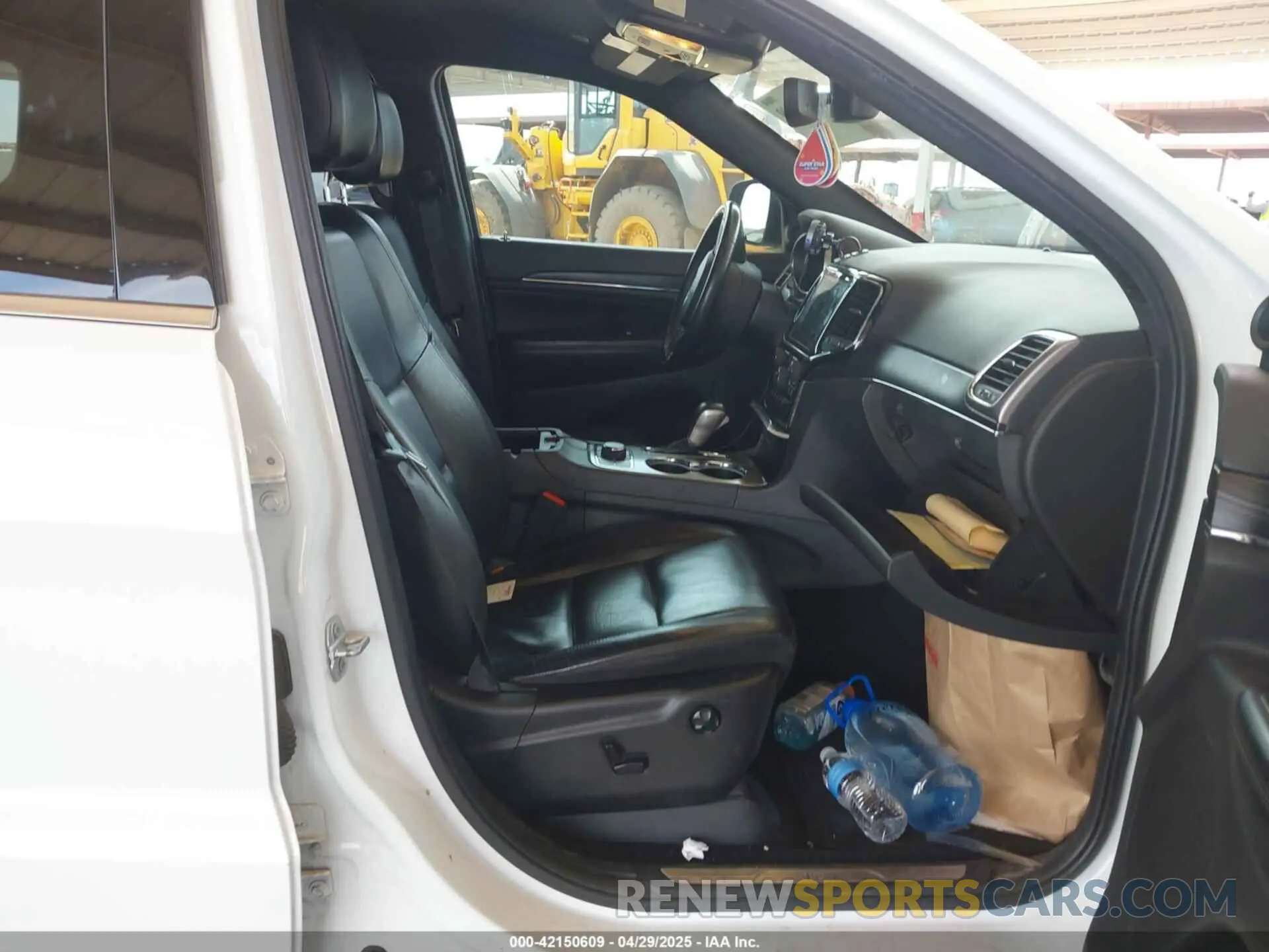 5 Photograph of a damaged car 1C4RJFBG1KC686083 JEEP GRAND CHEROKEE 2019