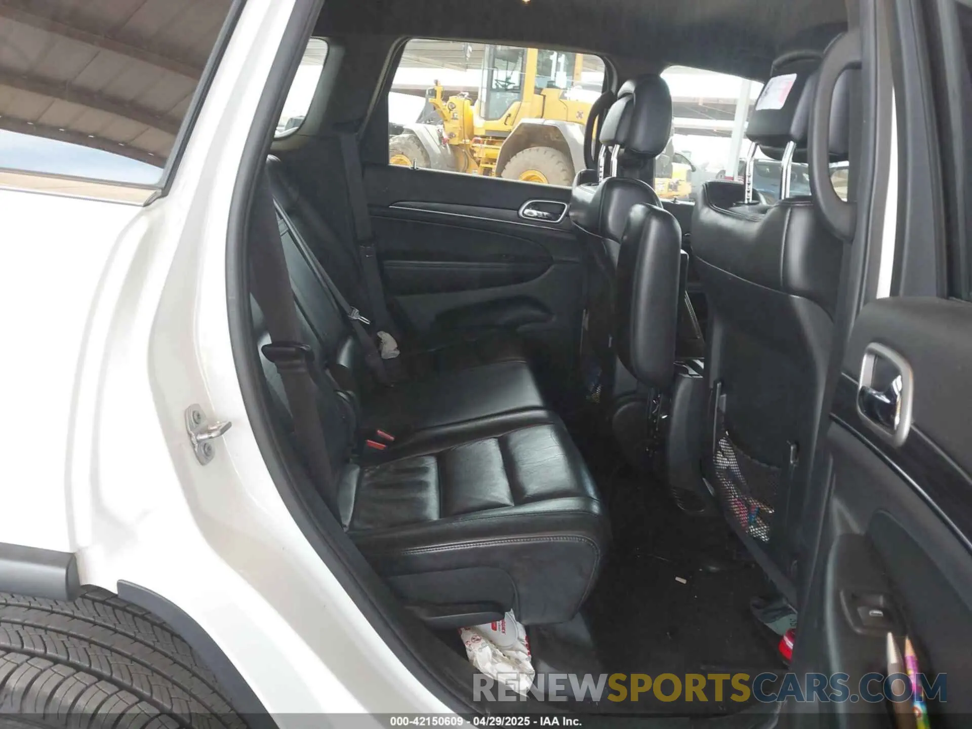 8 Photograph of a damaged car 1C4RJFBG1KC686083 JEEP GRAND CHEROKEE 2019