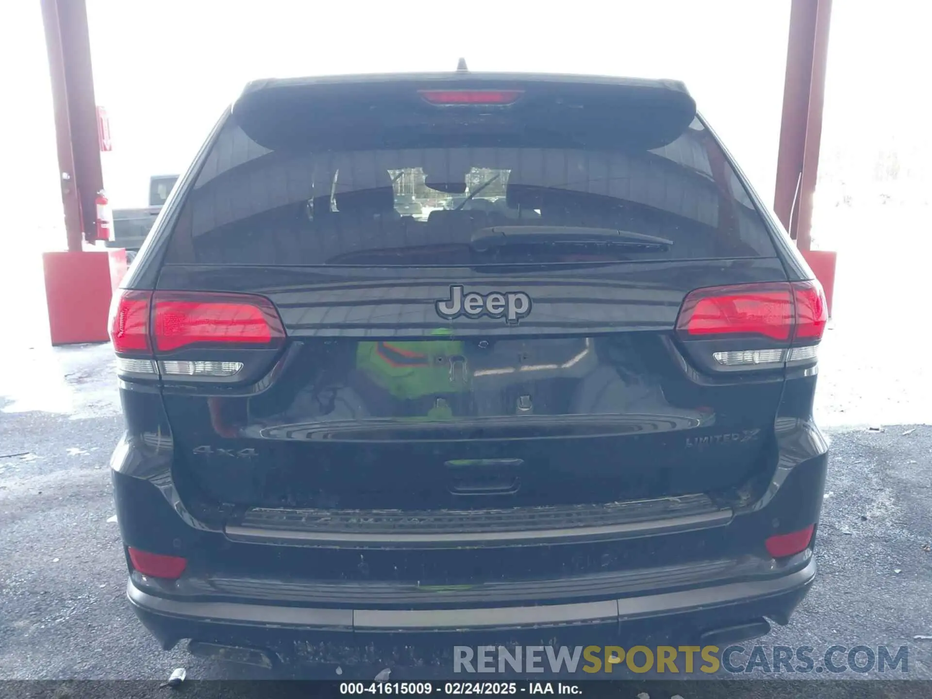 17 Photograph of a damaged car 1C4RJFBG1KC727232 JEEP GRAND CHEROKEE 2019