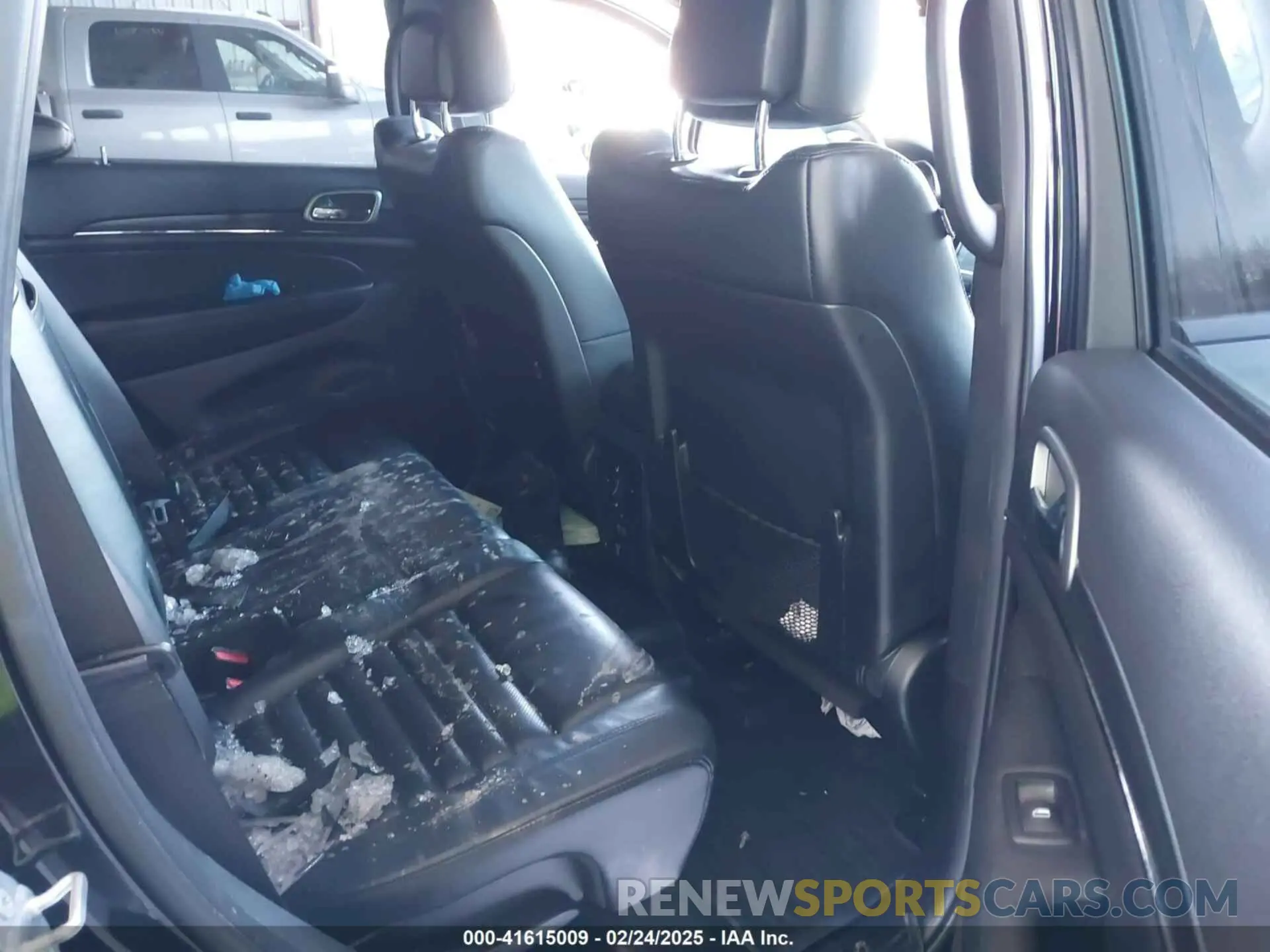 8 Photograph of a damaged car 1C4RJFBG1KC727232 JEEP GRAND CHEROKEE 2019