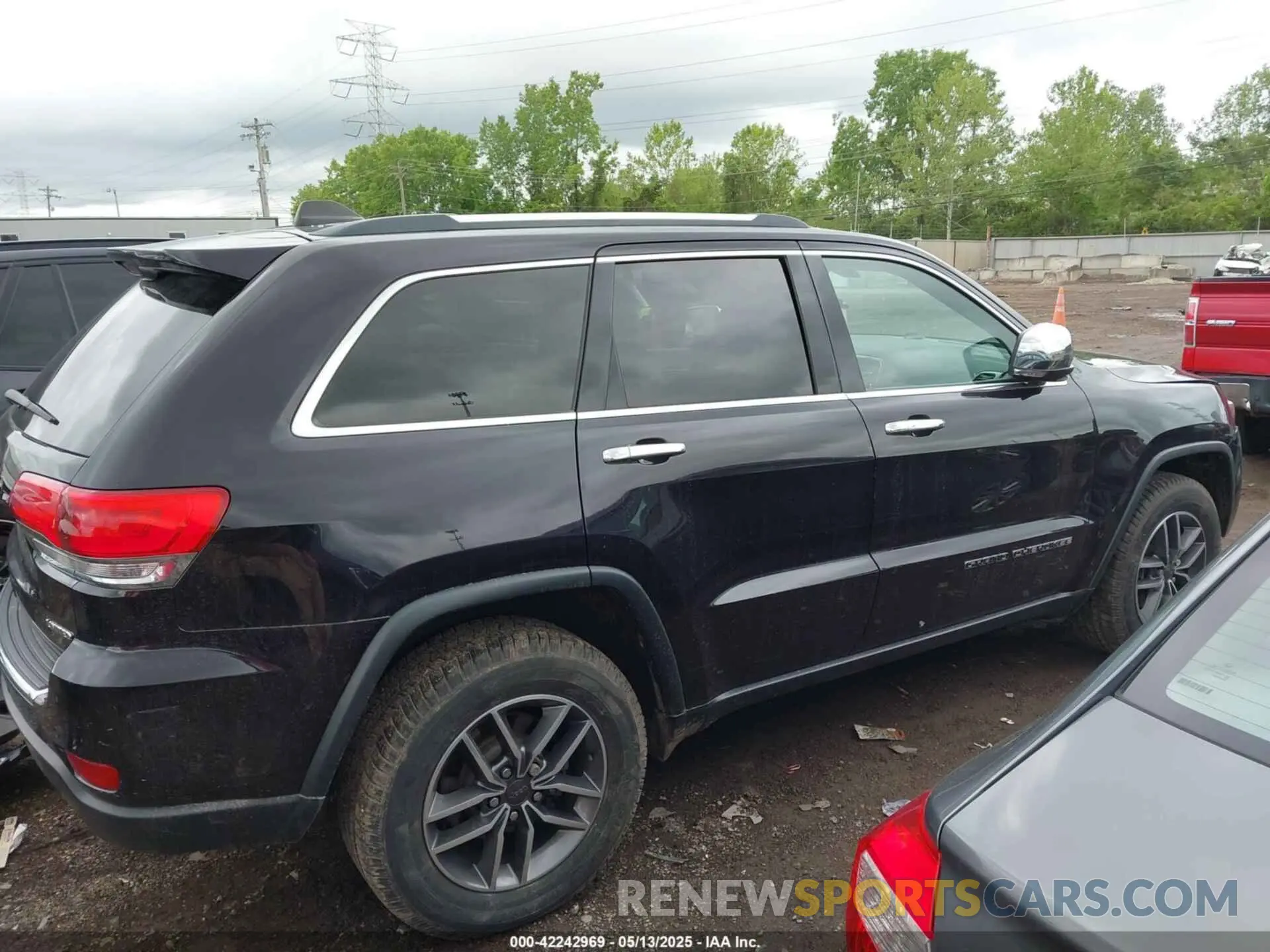 14 Photograph of a damaged car 1C4RJFBG1KC772977 JEEP GRAND CHEROKEE 2019