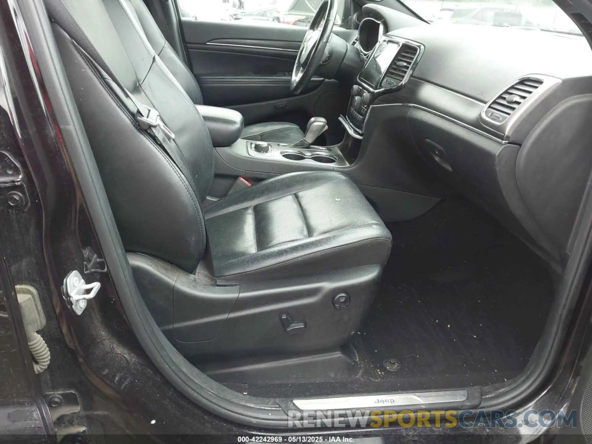 5 Photograph of a damaged car 1C4RJFBG1KC772977 JEEP GRAND CHEROKEE 2019