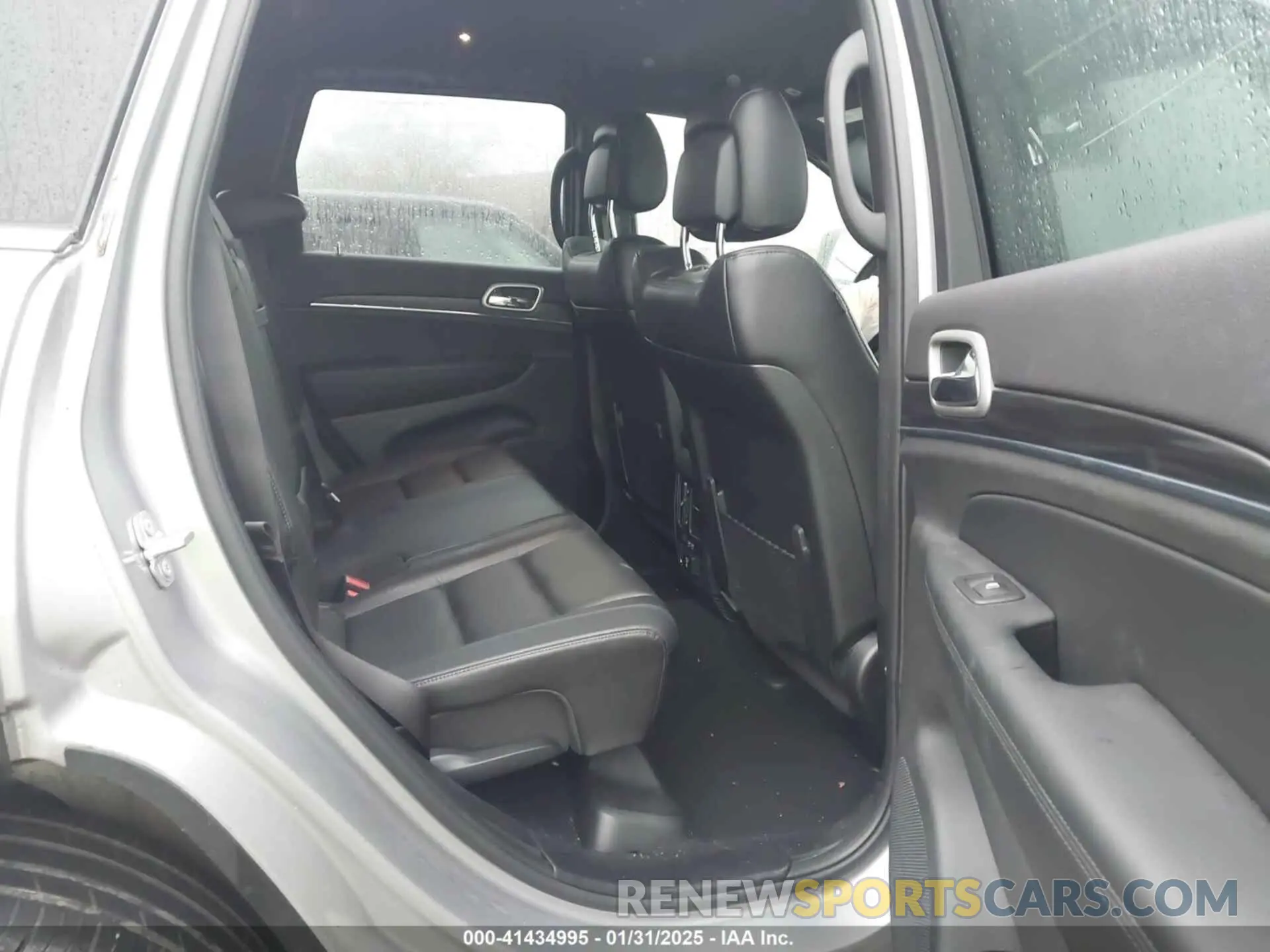 8 Photograph of a damaged car 1C4RJFBG1KC846835 JEEP GRAND CHEROKEE 2019