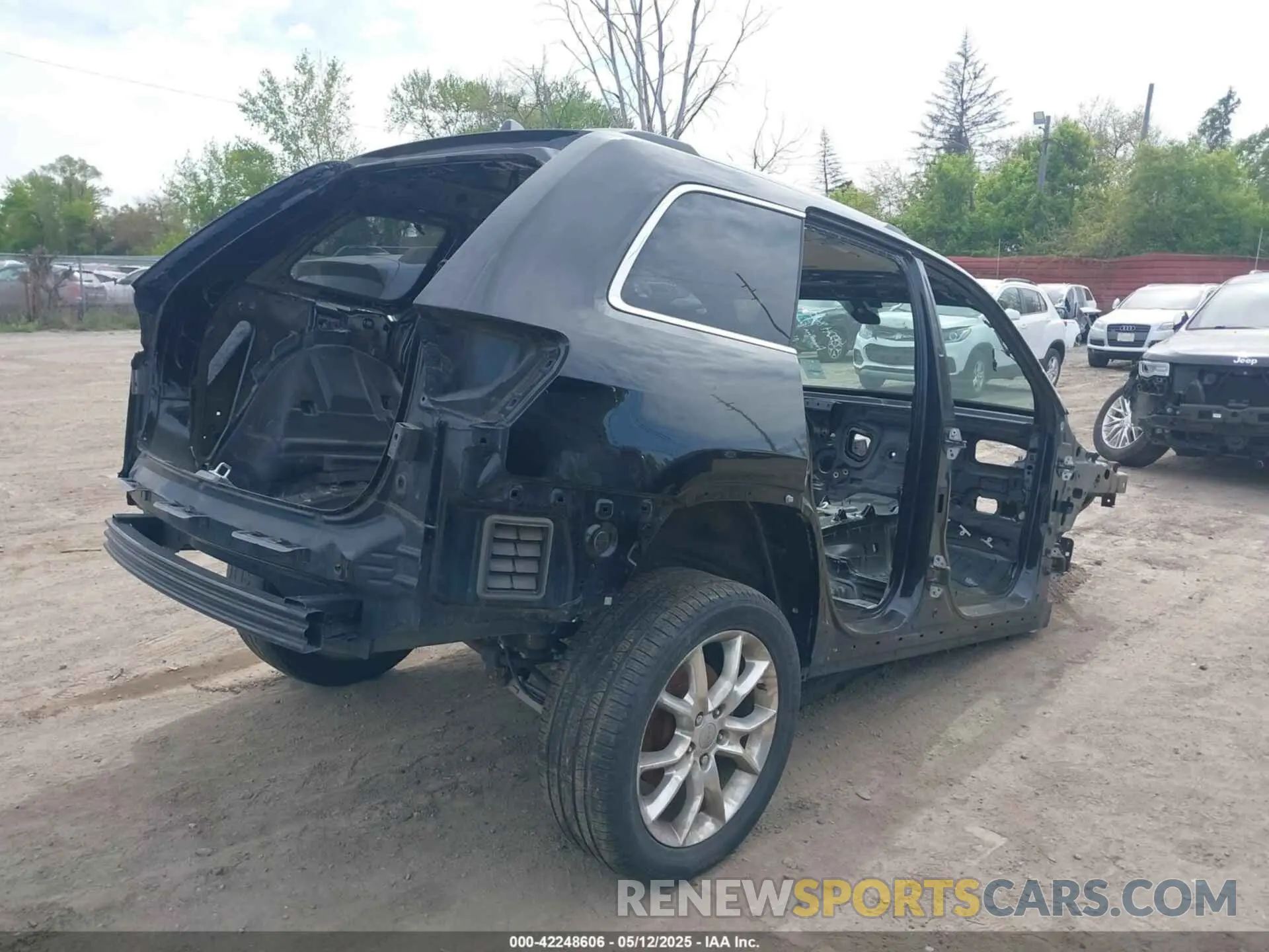 4 Photograph of a damaged car 1C4RJFBG2KC549542 JEEP GRAND CHEROKEE 2019