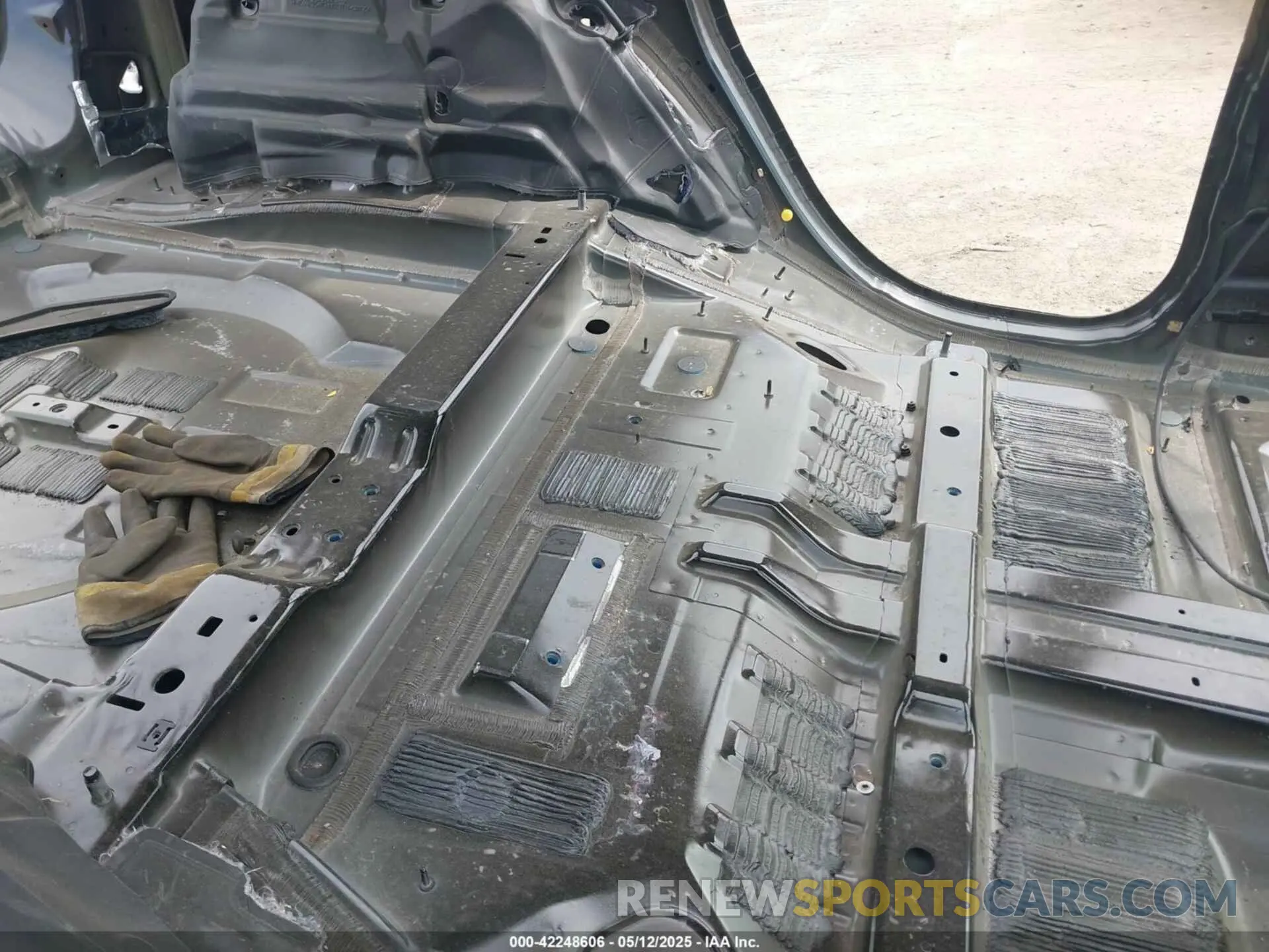 8 Photograph of a damaged car 1C4RJFBG2KC549542 JEEP GRAND CHEROKEE 2019