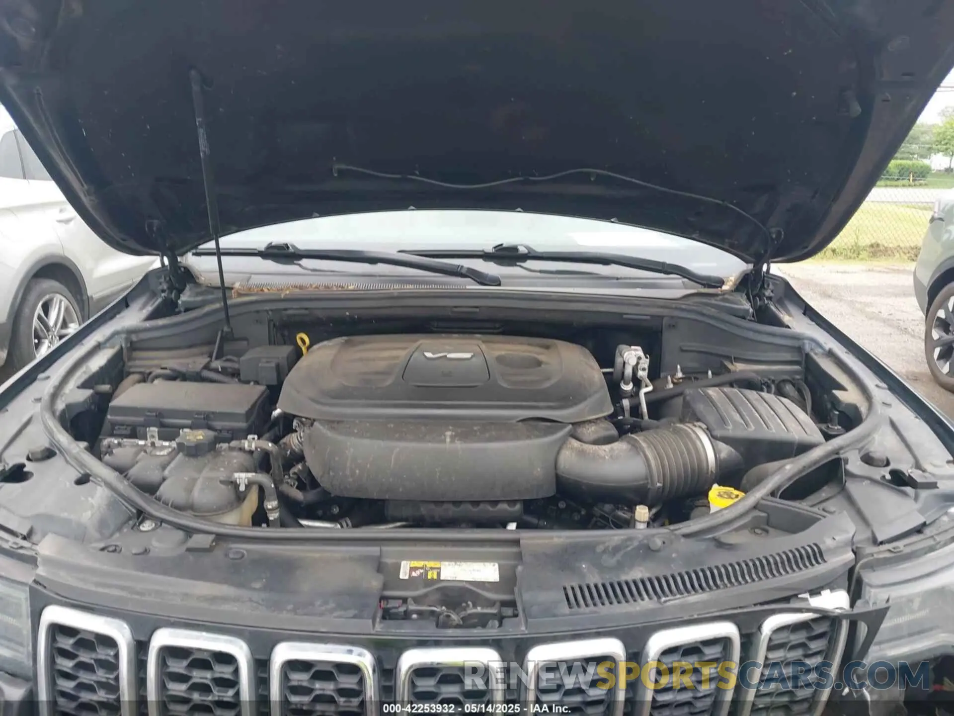 10 Photograph of a damaged car 1C4RJFBG2KC608718 JEEP GRAND CHEROKEE 2019