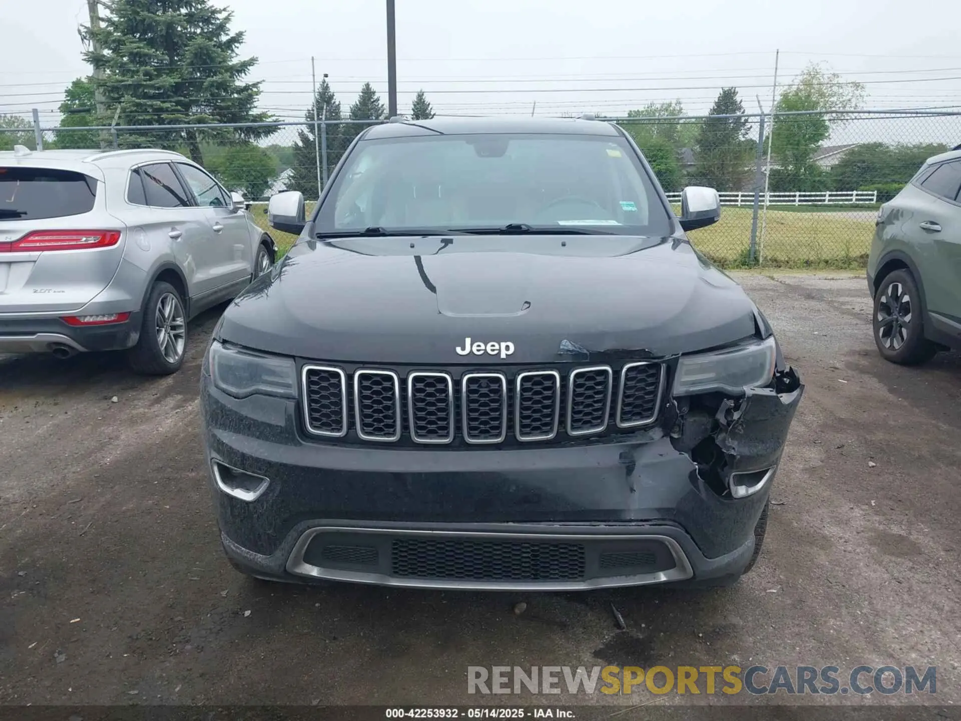 12 Photograph of a damaged car 1C4RJFBG2KC608718 JEEP GRAND CHEROKEE 2019