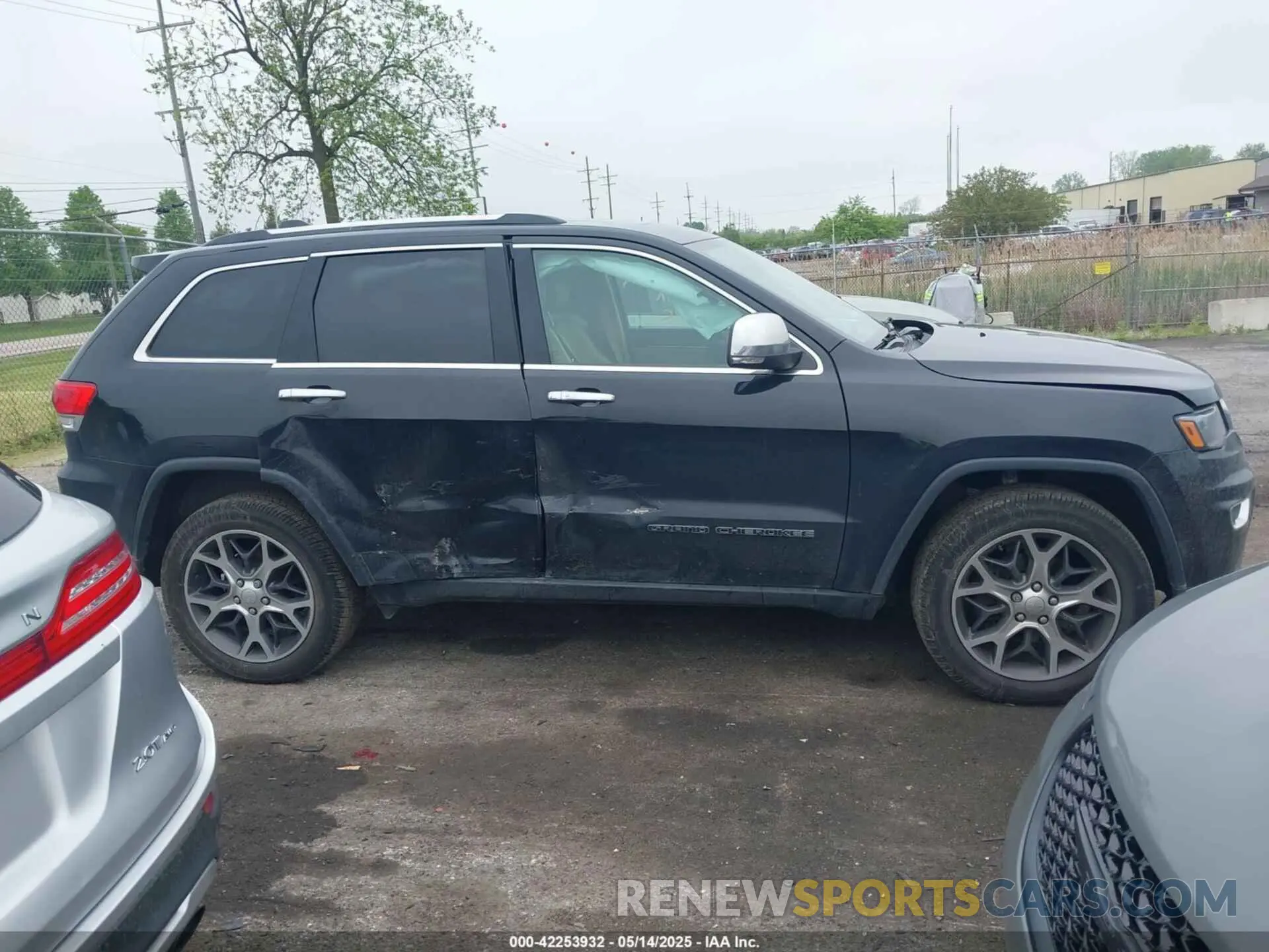 13 Photograph of a damaged car 1C4RJFBG2KC608718 JEEP GRAND CHEROKEE 2019