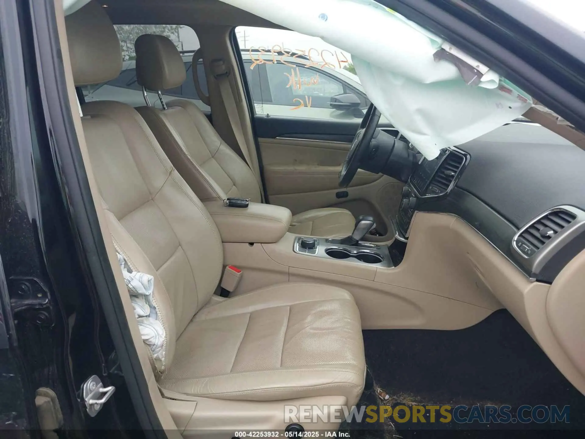 5 Photograph of a damaged car 1C4RJFBG2KC608718 JEEP GRAND CHEROKEE 2019