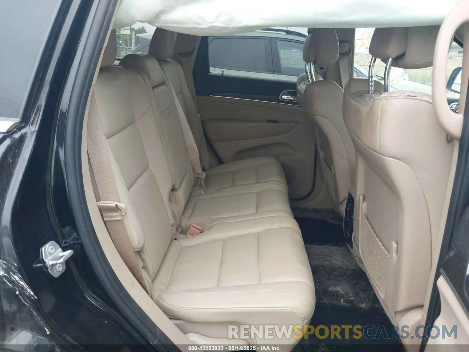 8 Photograph of a damaged car 1C4RJFBG2KC608718 JEEP GRAND CHEROKEE 2019