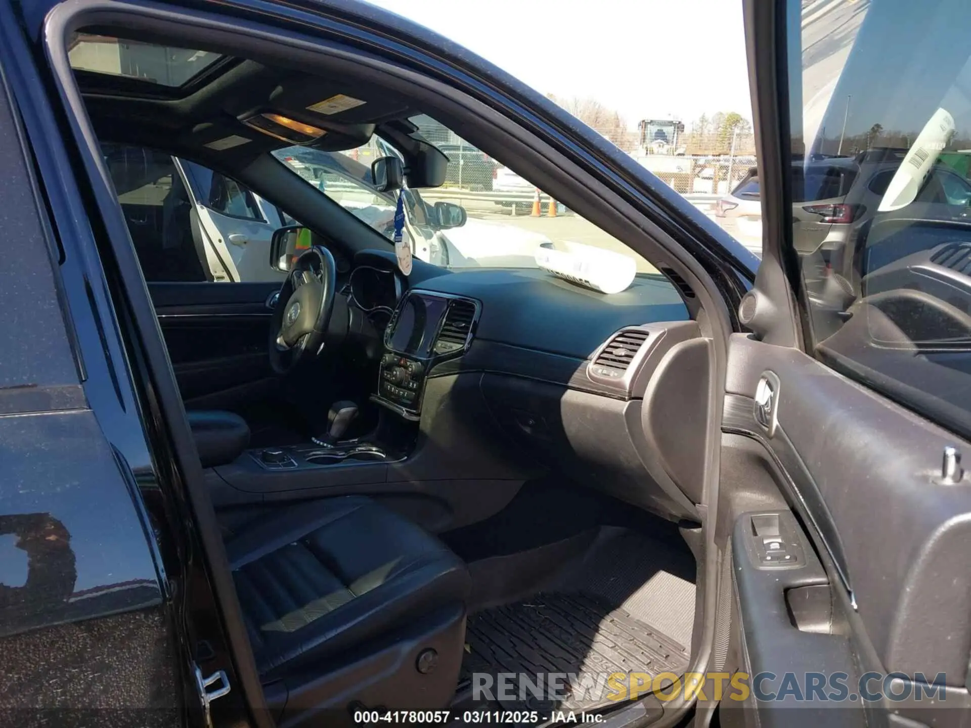 5 Photograph of a damaged car 1C4RJFBG2KC666974 JEEP GRAND CHEROKEE 2019