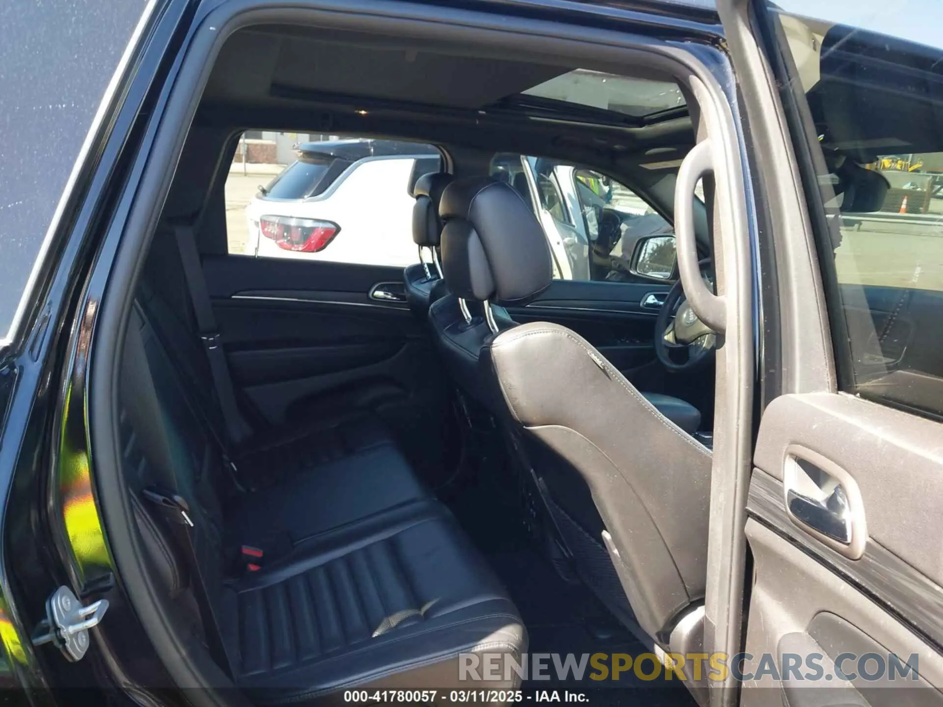 8 Photograph of a damaged car 1C4RJFBG2KC666974 JEEP GRAND CHEROKEE 2019