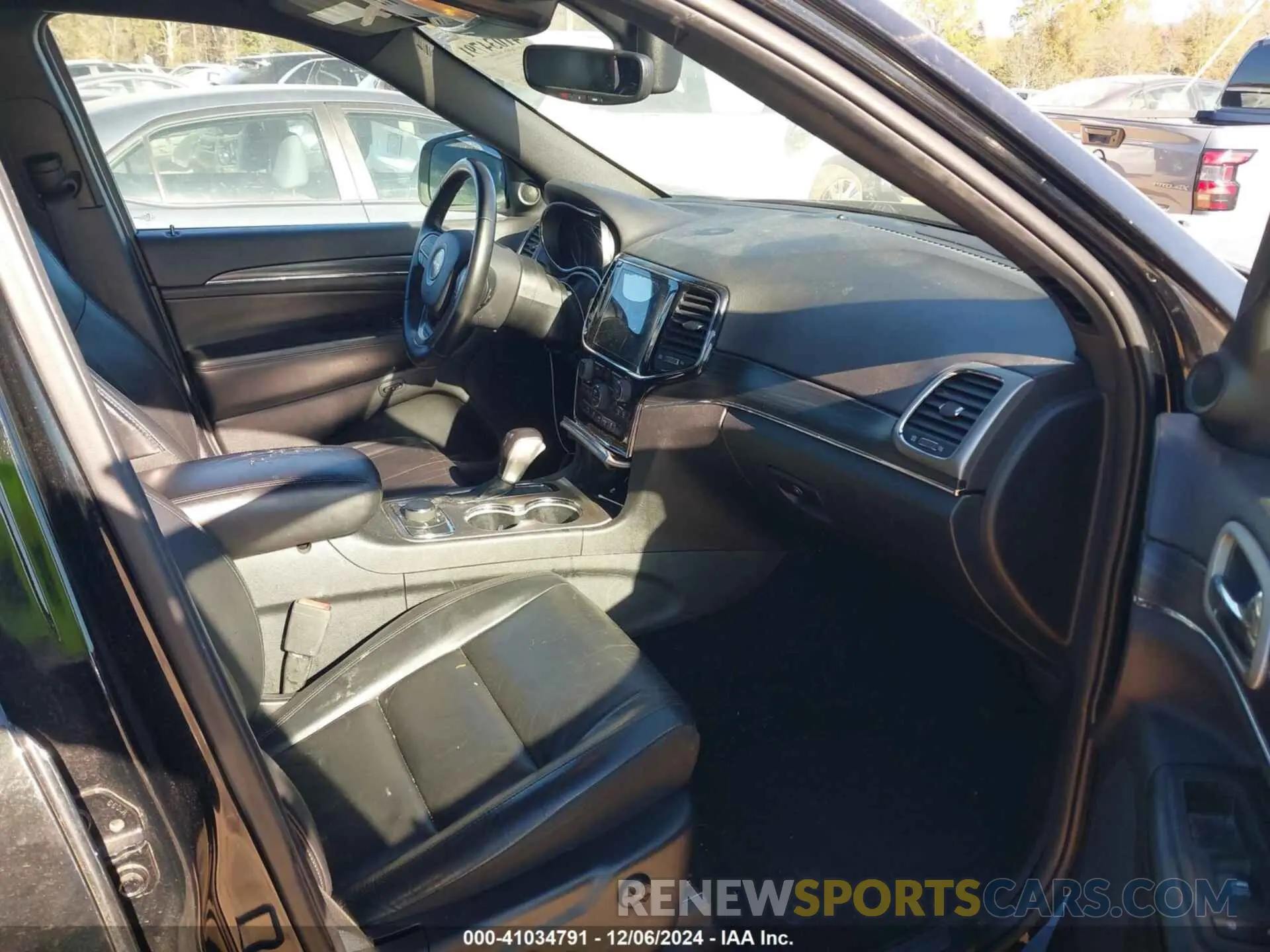 5 Photograph of a damaged car 1C4RJFBG2KC712044 JEEP GRAND CHEROKEE 2019