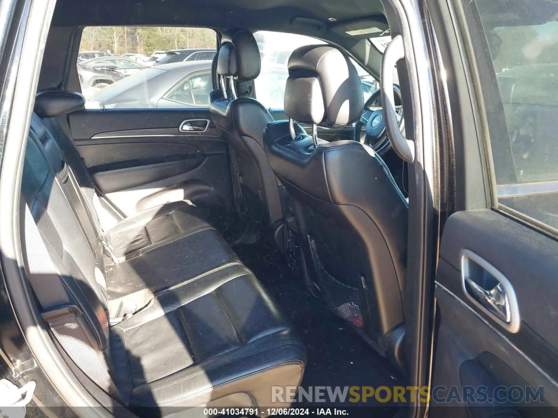 8 Photograph of a damaged car 1C4RJFBG2KC712044 JEEP GRAND CHEROKEE 2019