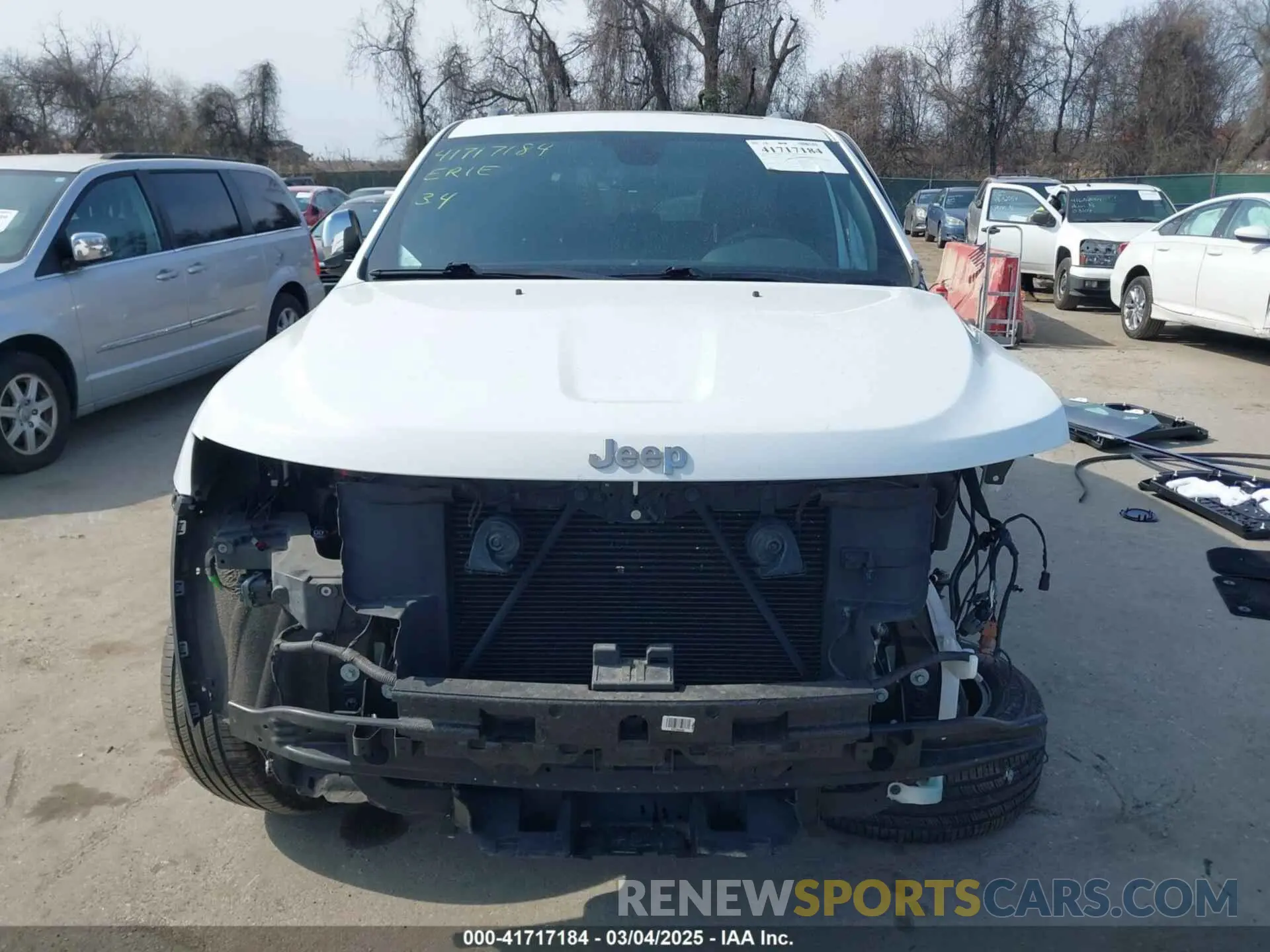 13 Photograph of a damaged car 1C4RJFBG3KC670595 JEEP GRAND CHEROKEE 2019