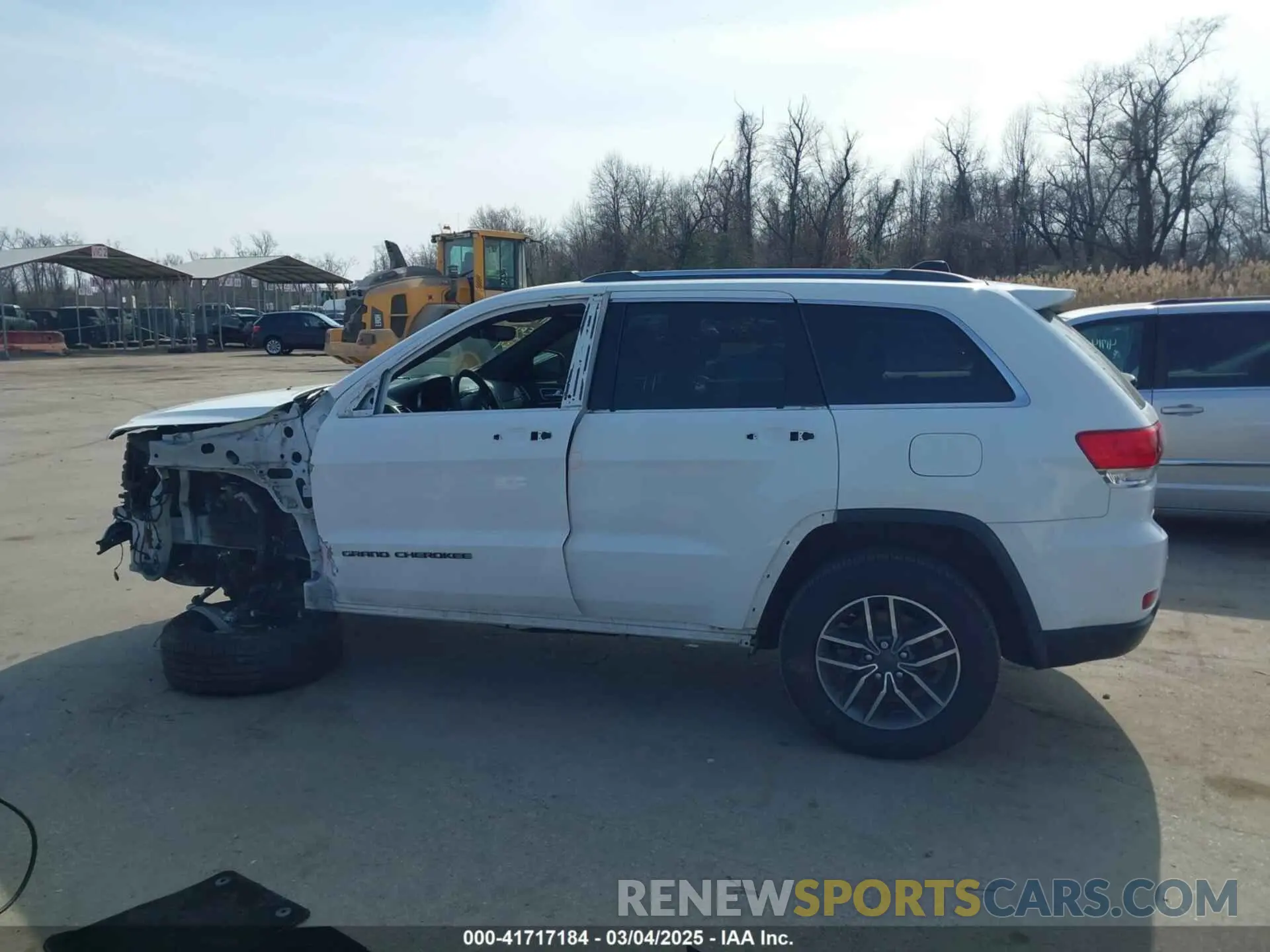 15 Photograph of a damaged car 1C4RJFBG3KC670595 JEEP GRAND CHEROKEE 2019