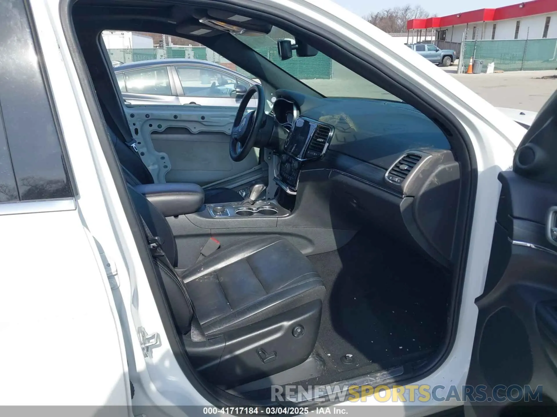 5 Photograph of a damaged car 1C4RJFBG3KC670595 JEEP GRAND CHEROKEE 2019