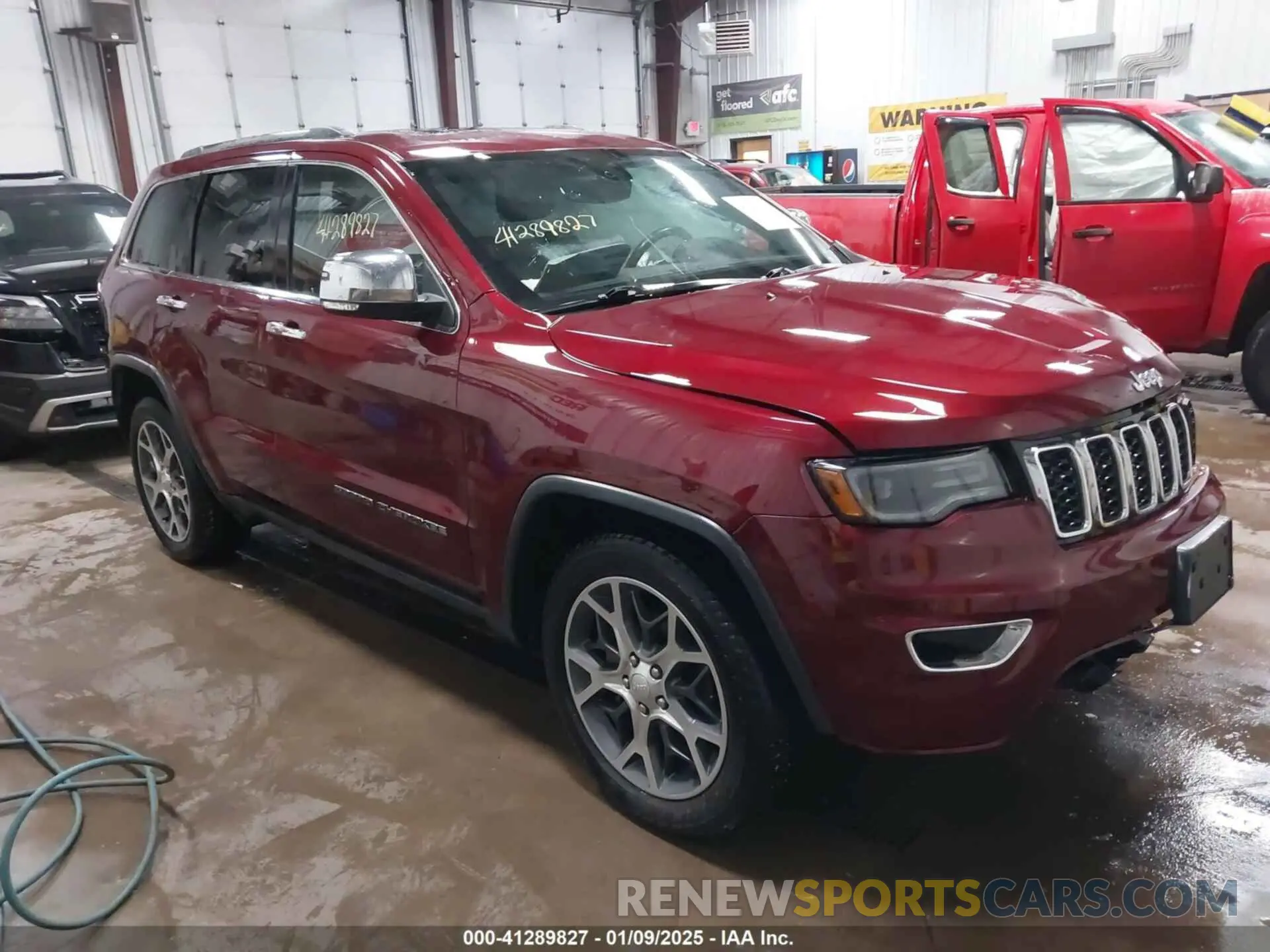 1 Photograph of a damaged car 1C4RJFBG3KC784693 JEEP GRAND CHEROKEE 2019