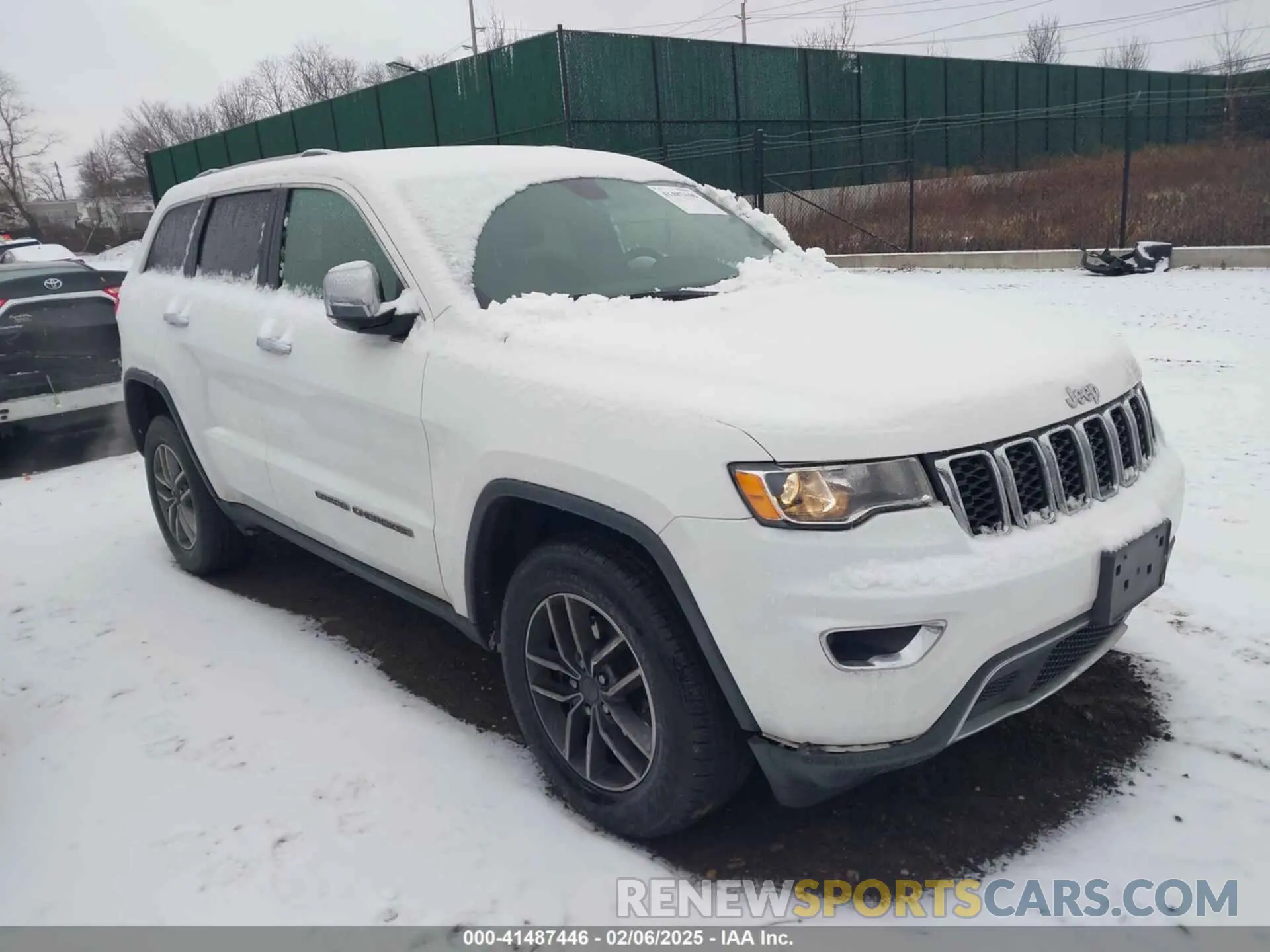 1 Photograph of a damaged car 1C4RJFBG3KC840647 JEEP GRAND CHEROKEE 2019