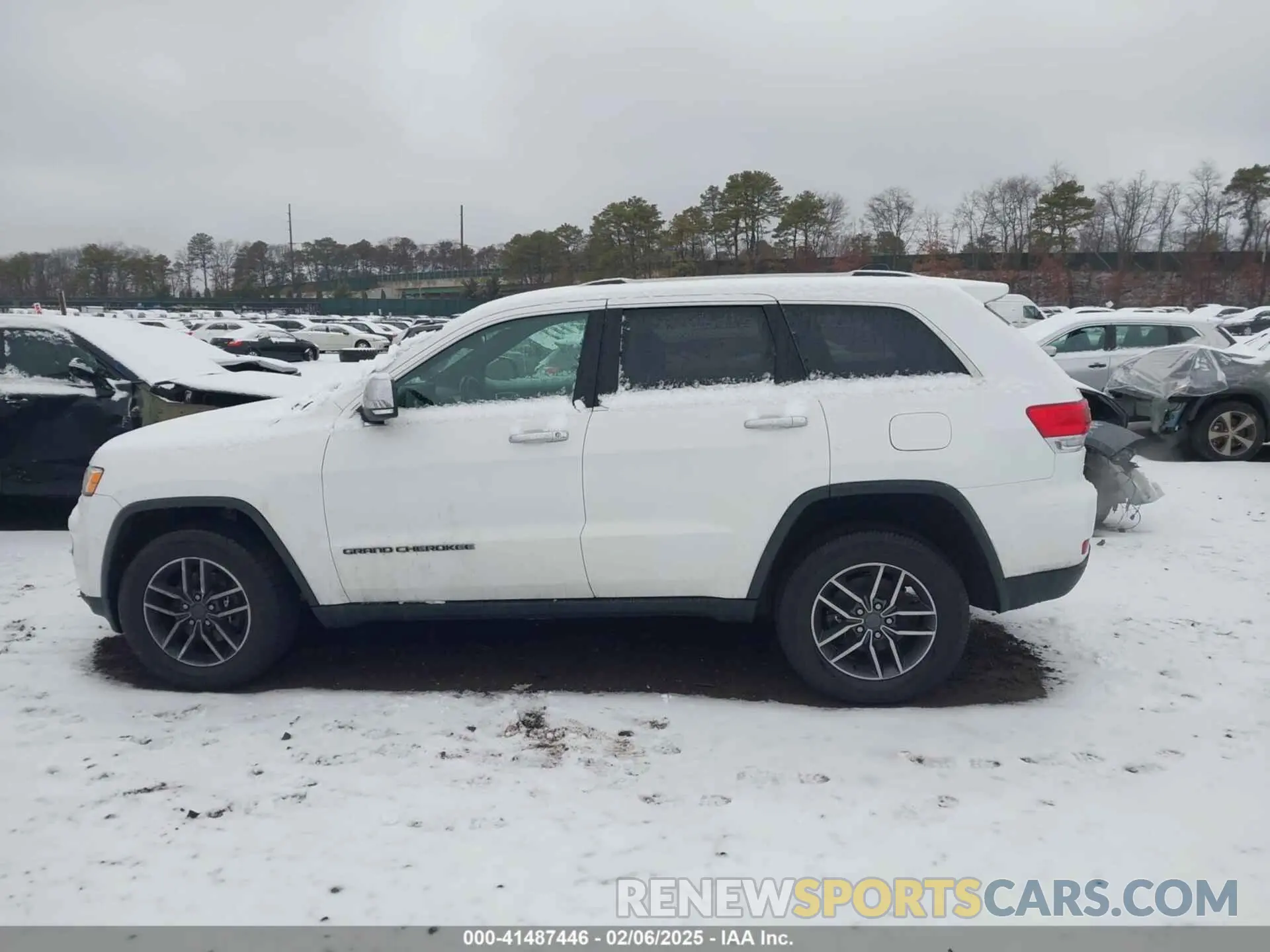 14 Photograph of a damaged car 1C4RJFBG3KC840647 JEEP GRAND CHEROKEE 2019