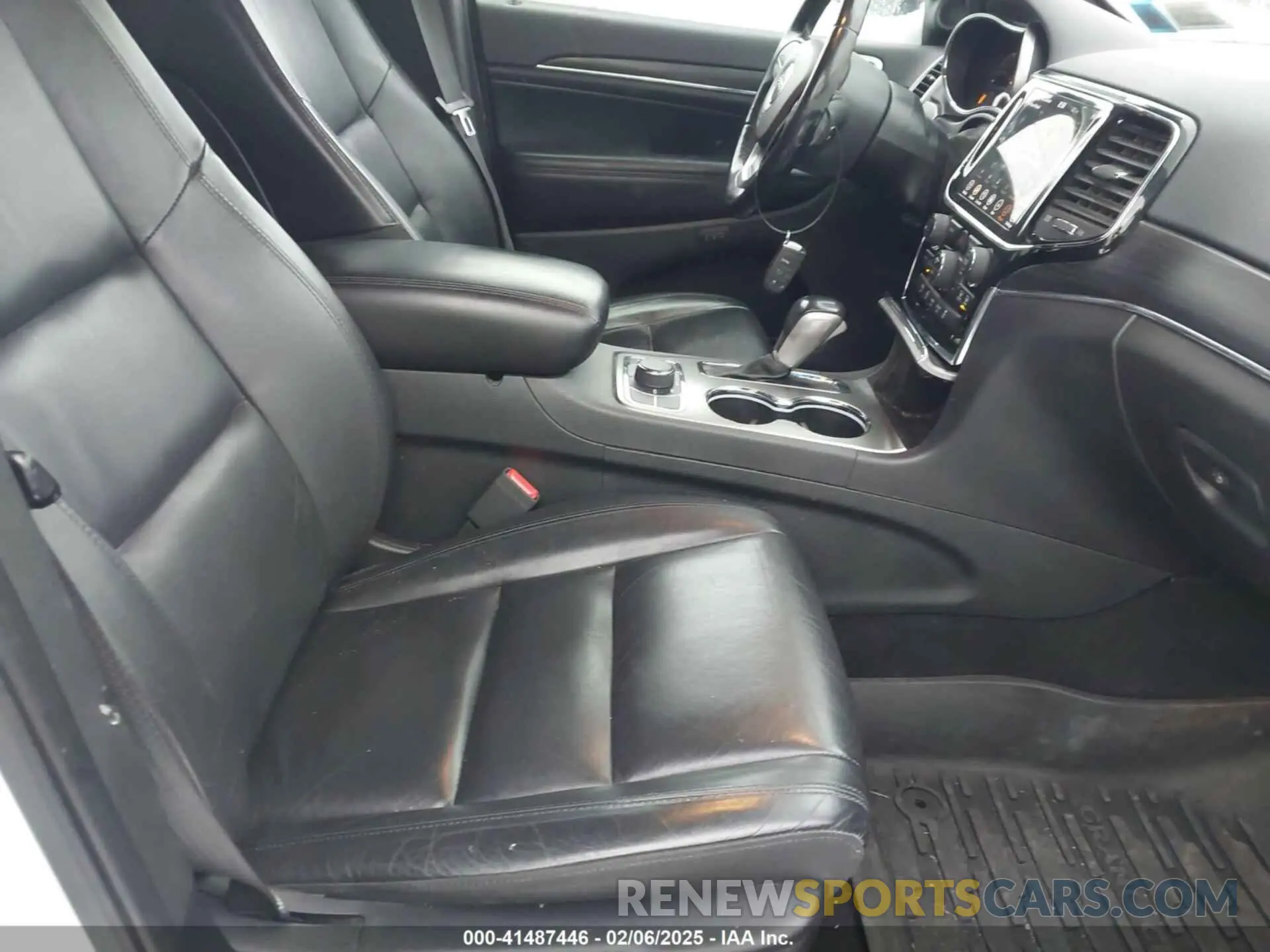 5 Photograph of a damaged car 1C4RJFBG3KC840647 JEEP GRAND CHEROKEE 2019