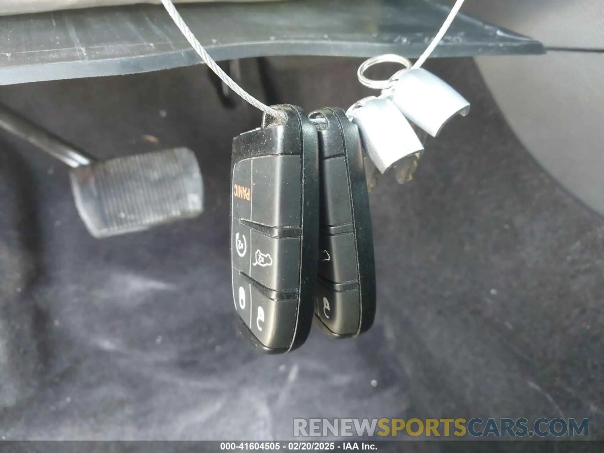 11 Photograph of a damaged car 1C4RJFBG4KC538736 JEEP GRAND CHEROKEE 2019