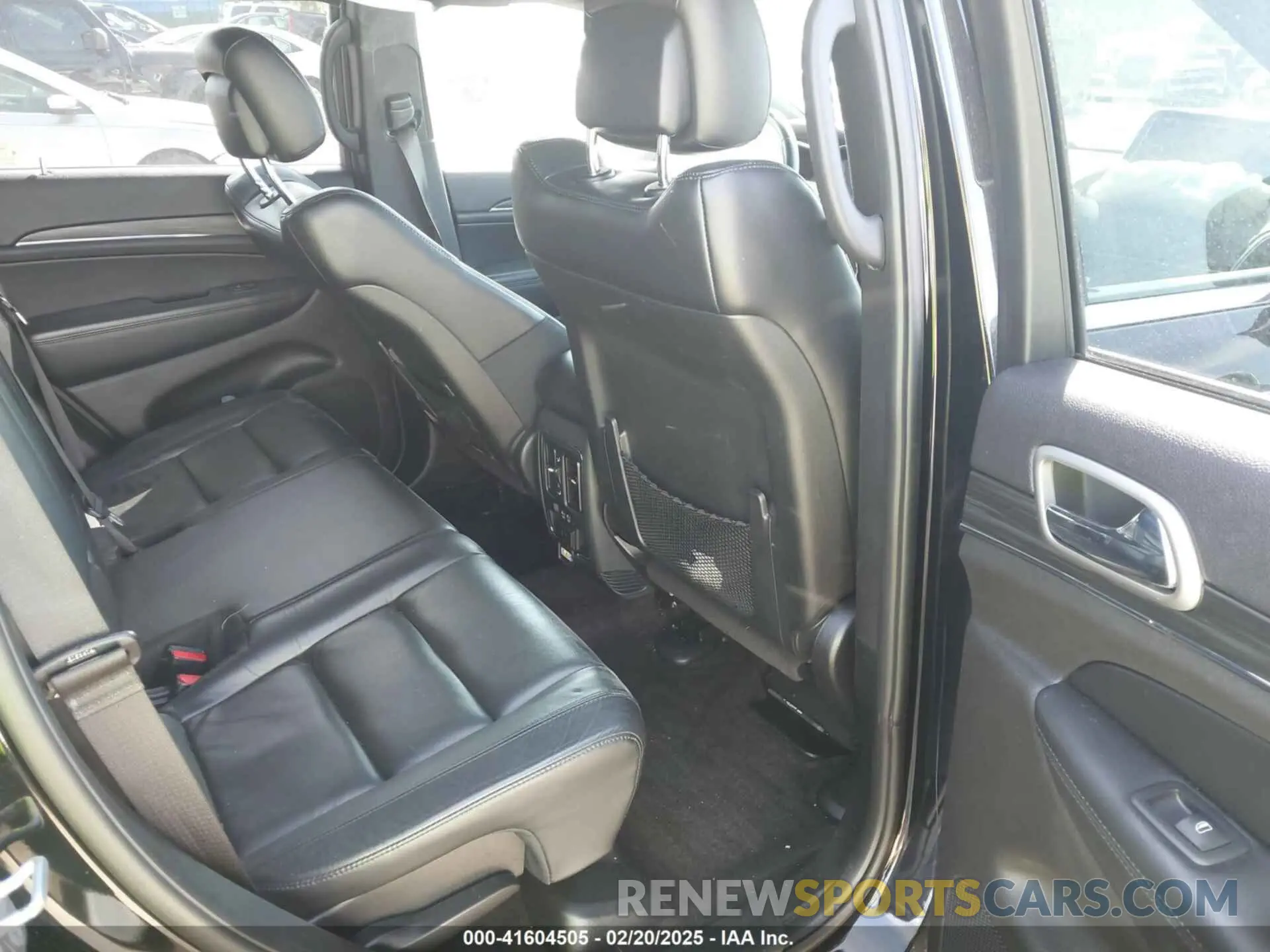 8 Photograph of a damaged car 1C4RJFBG4KC538736 JEEP GRAND CHEROKEE 2019