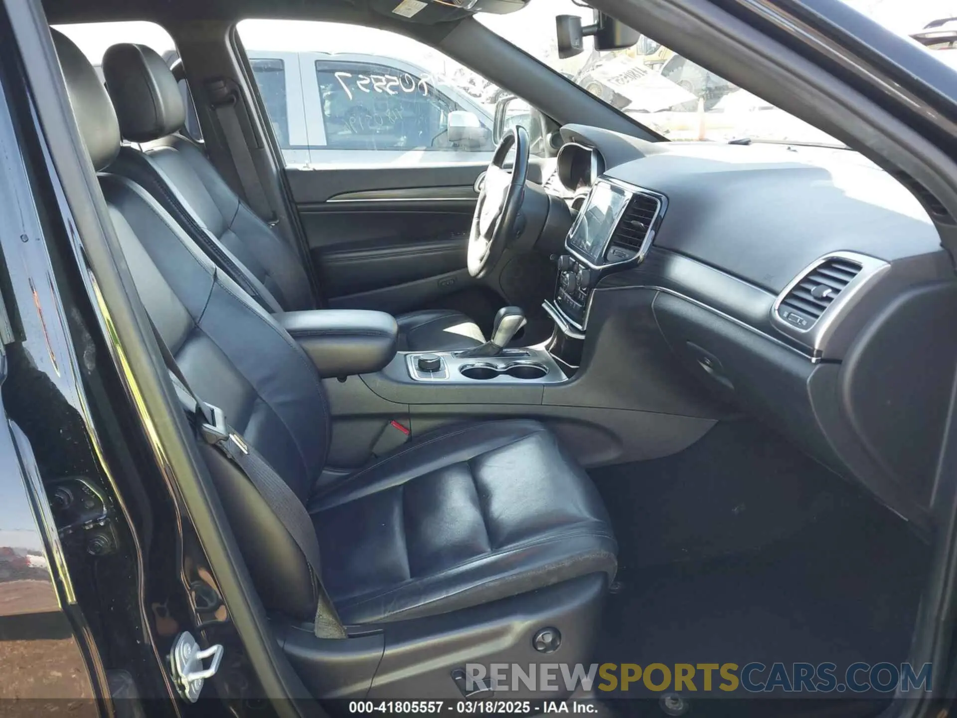 5 Photograph of a damaged car 1C4RJFBG4KC711834 JEEP GRAND CHEROKEE 2019