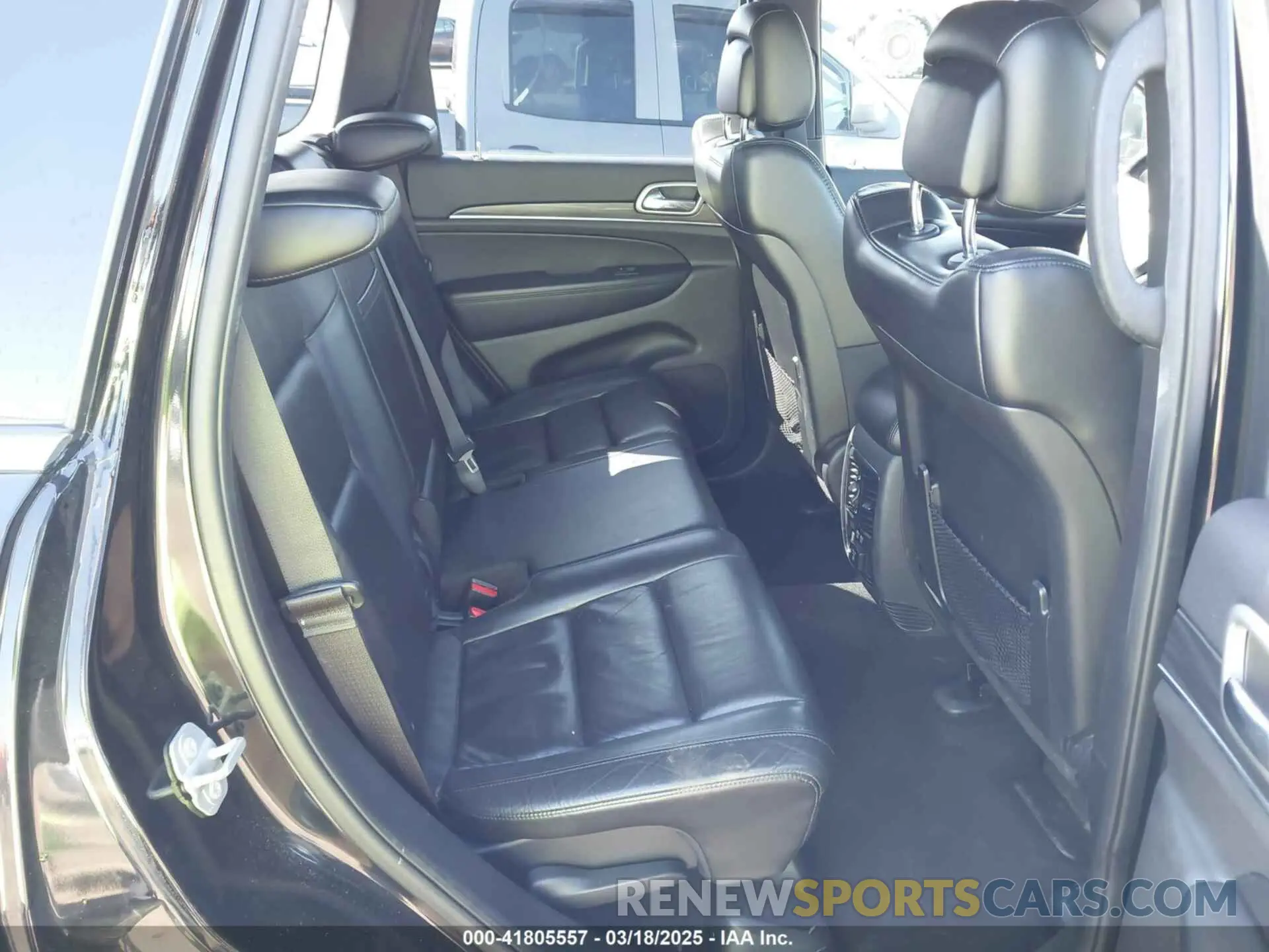 8 Photograph of a damaged car 1C4RJFBG4KC711834 JEEP GRAND CHEROKEE 2019
