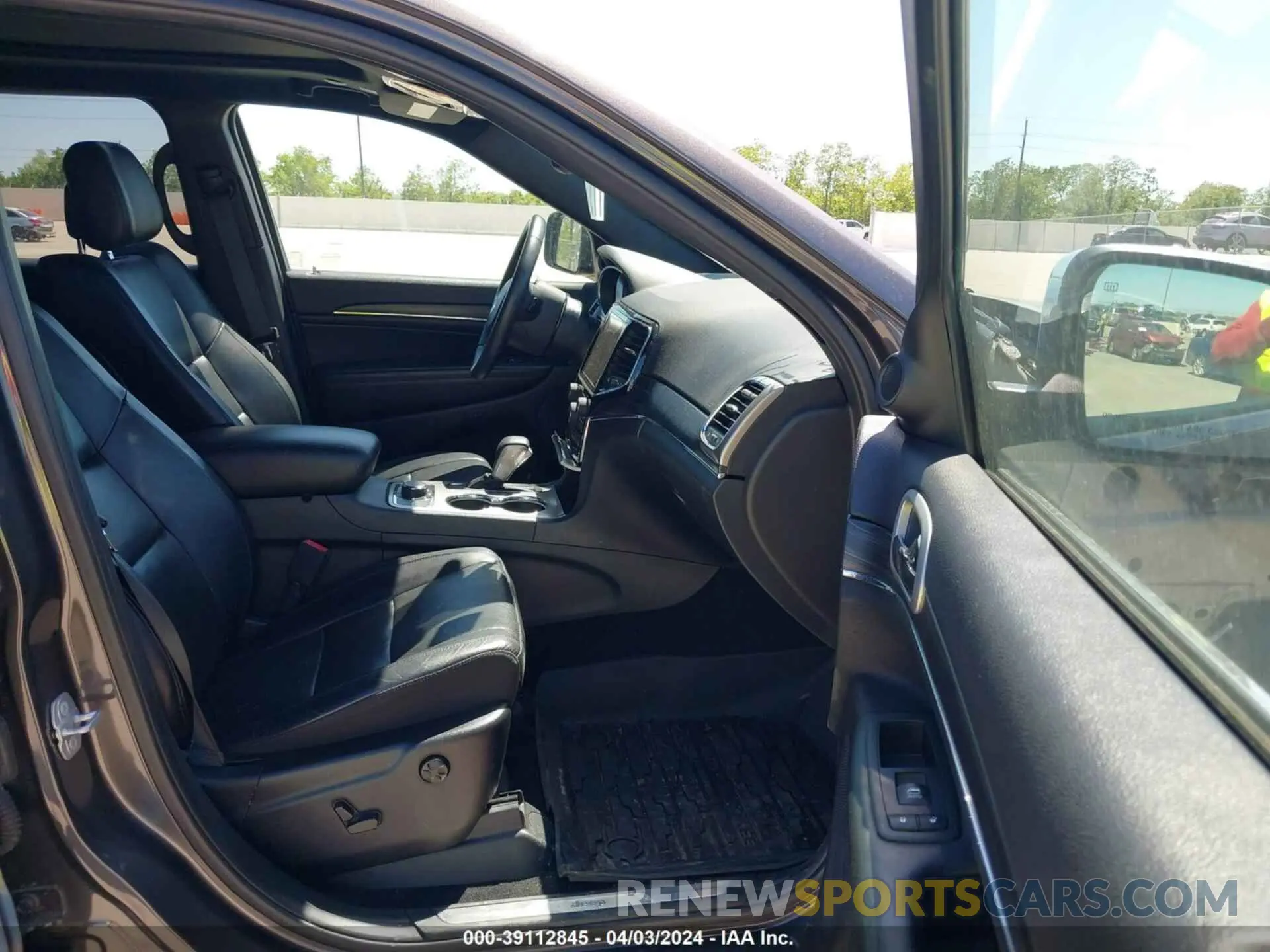 5 Photograph of a damaged car 1C4RJFBG4KC713616 JEEP GRAND CHEROKEE 2019