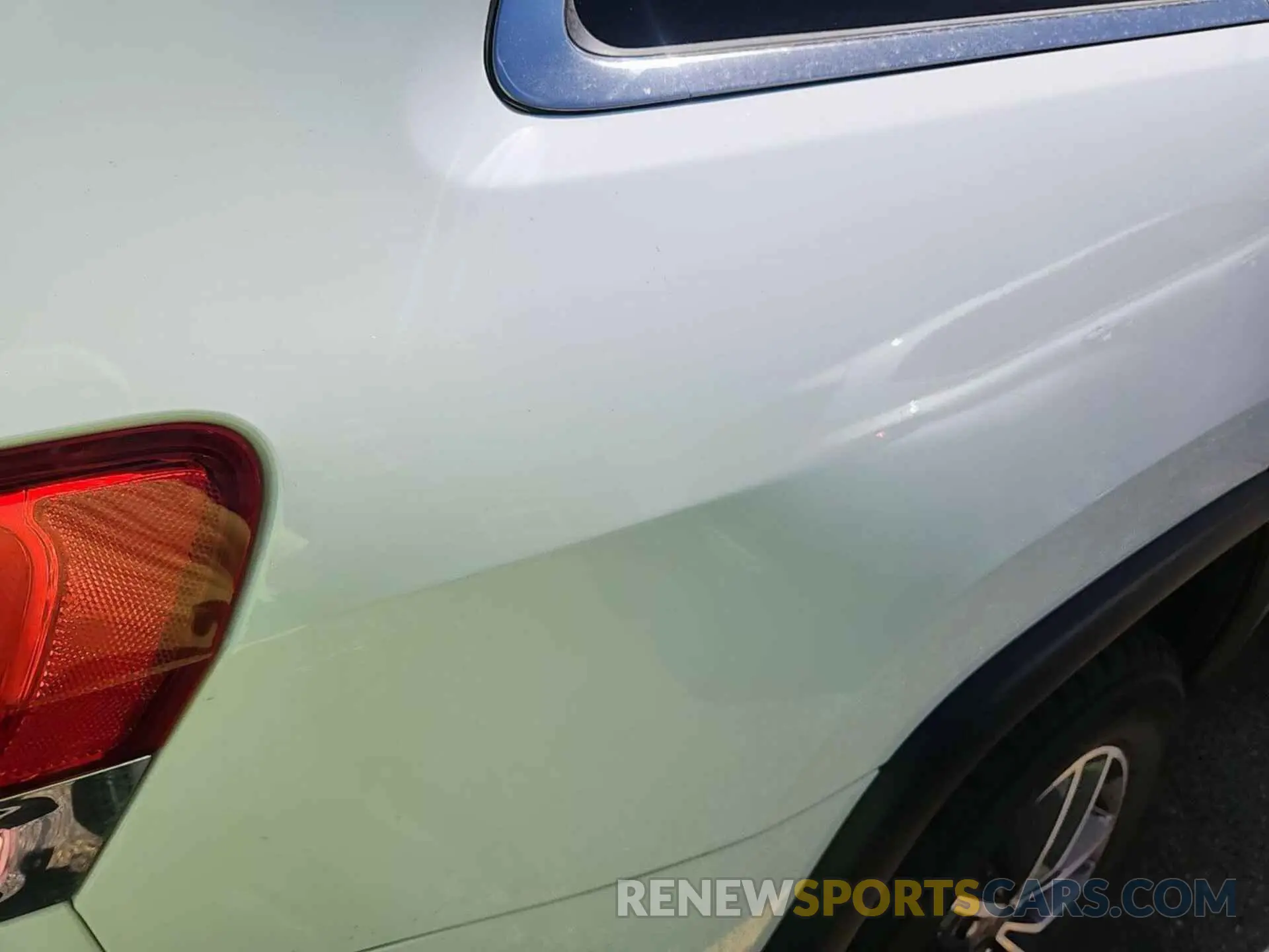 13 Photograph of a damaged car 1C4RJFBG4KC739343 JEEP GRAND CHEROKEE 2019