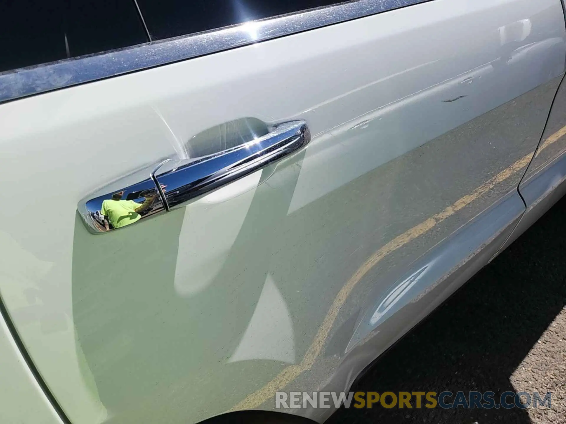 16 Photograph of a damaged car 1C4RJFBG4KC739343 JEEP GRAND CHEROKEE 2019