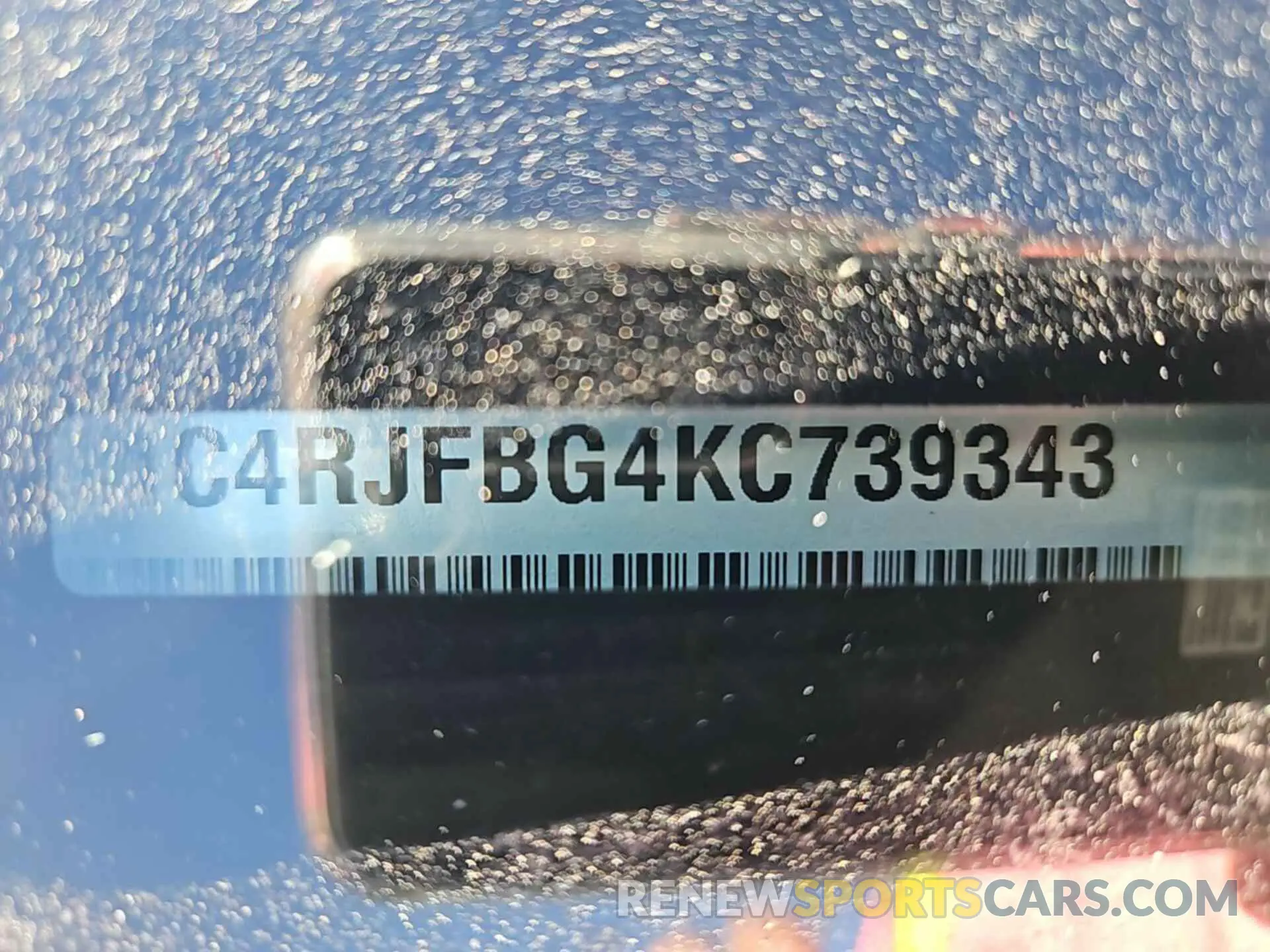 17 Photograph of a damaged car 1C4RJFBG4KC739343 JEEP GRAND CHEROKEE 2019
