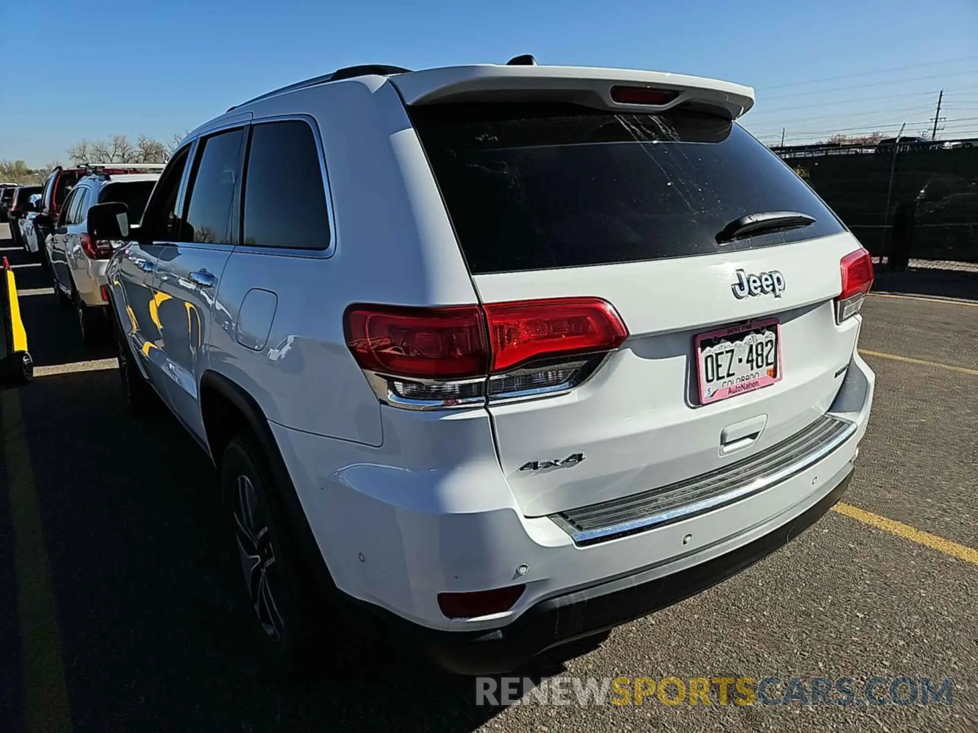 19 Photograph of a damaged car 1C4RJFBG4KC739343 JEEP GRAND CHEROKEE 2019