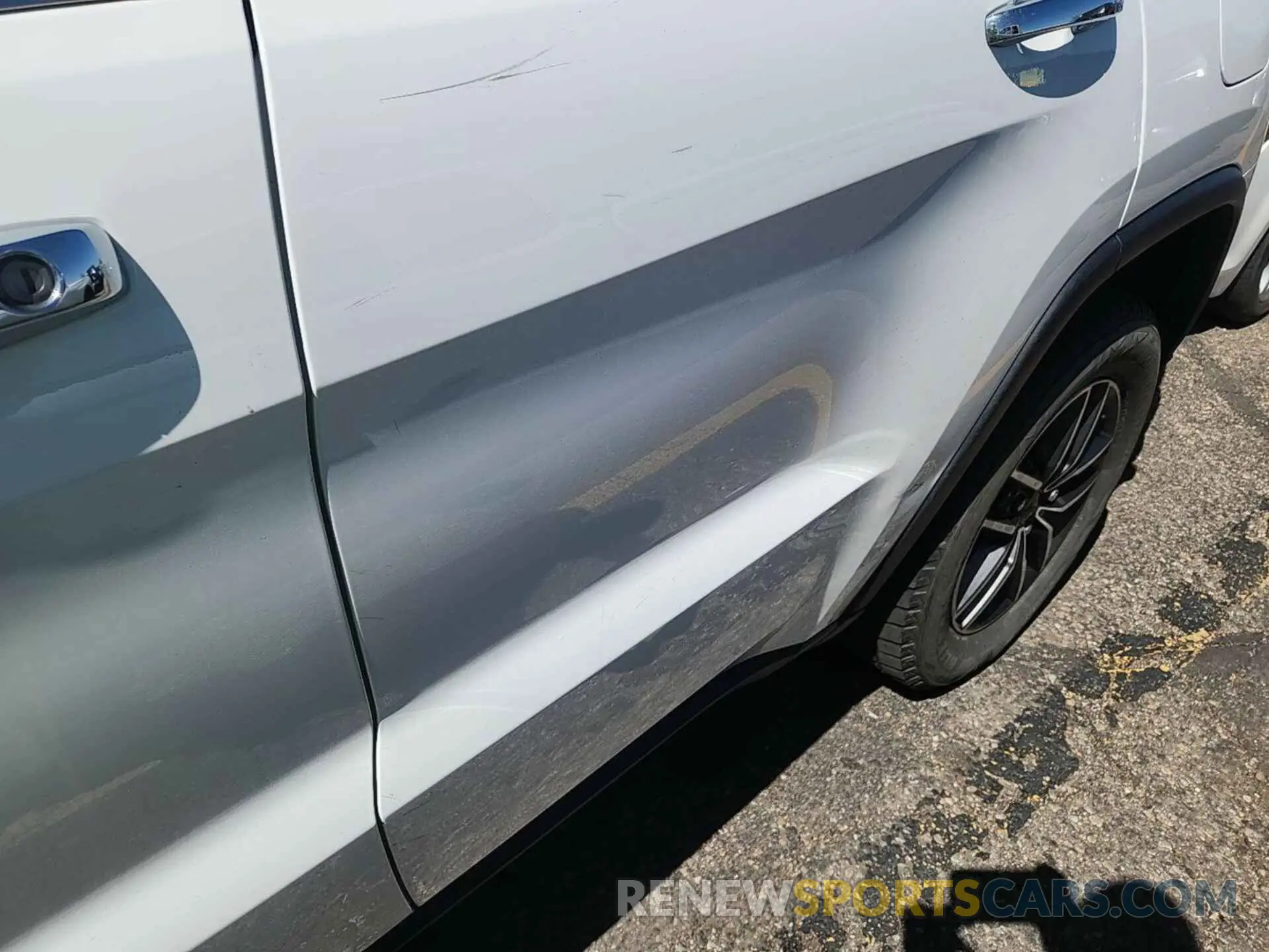 2 Photograph of a damaged car 1C4RJFBG4KC739343 JEEP GRAND CHEROKEE 2019