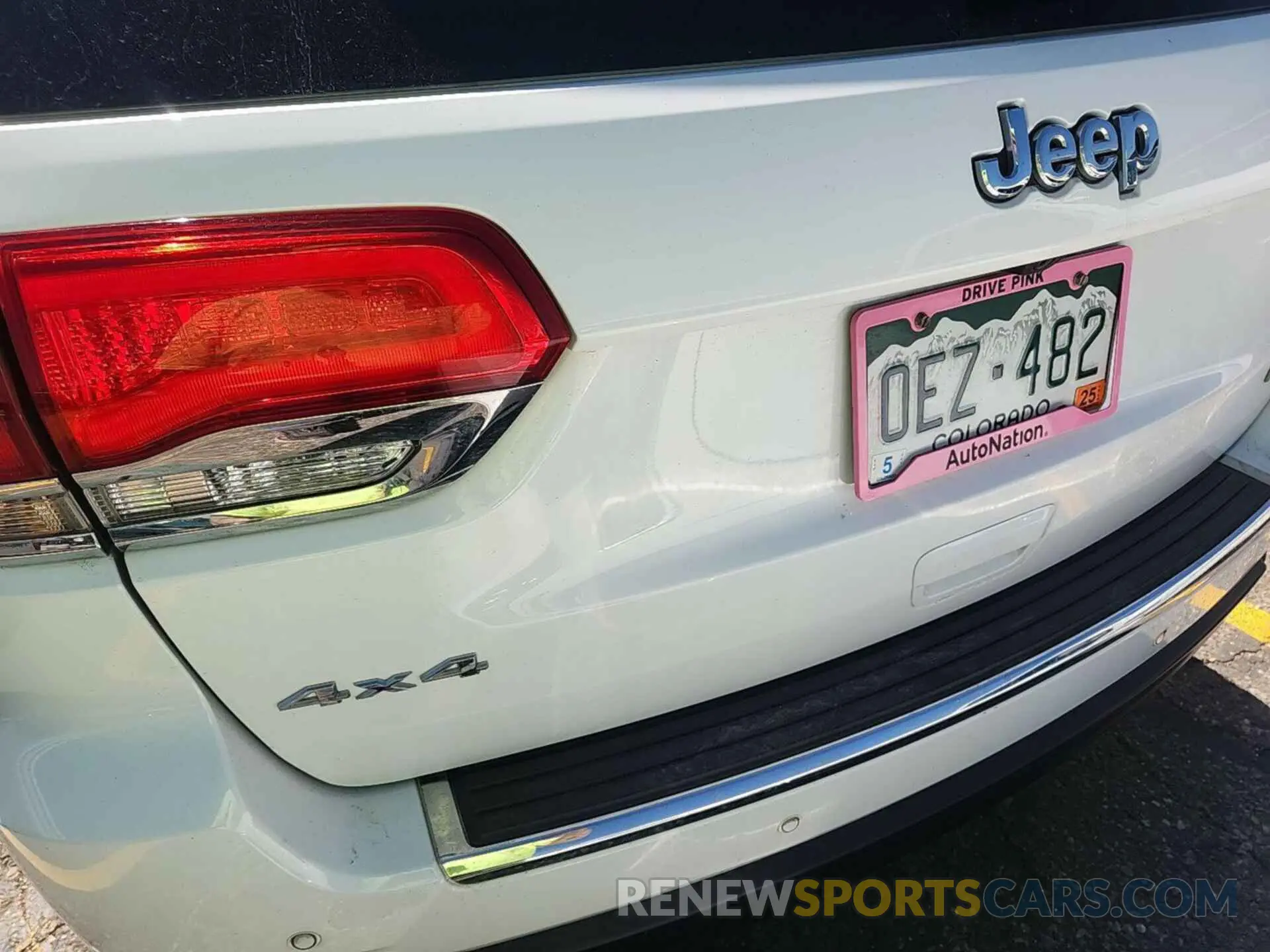 8 Photograph of a damaged car 1C4RJFBG4KC739343 JEEP GRAND CHEROKEE 2019