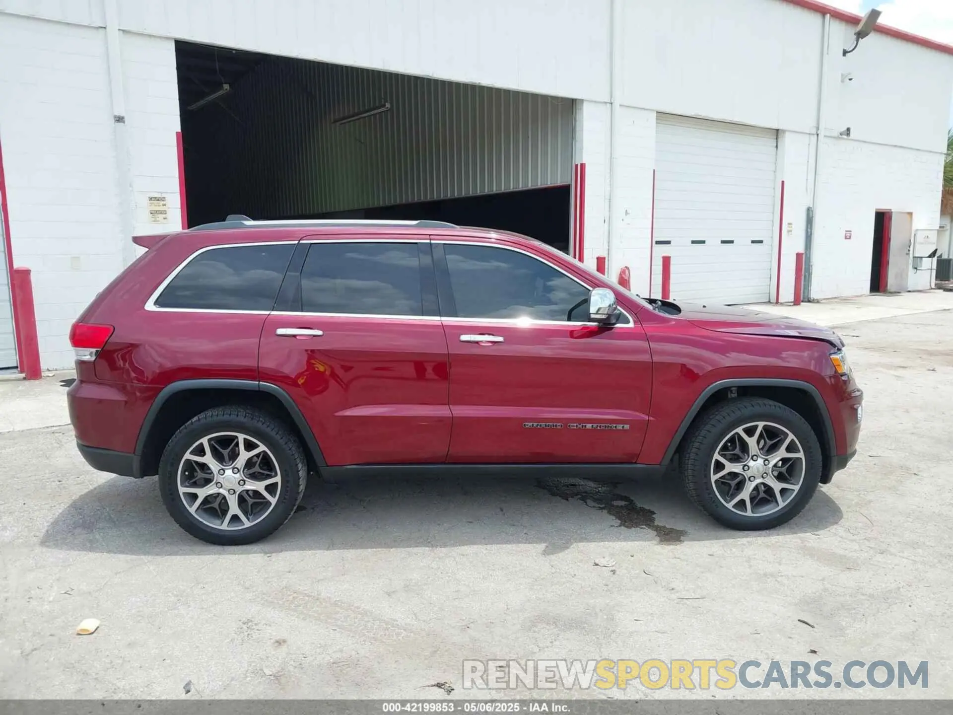 13 Photograph of a damaged car 1C4RJFBG4KC787828 JEEP GRAND CHEROKEE 2019