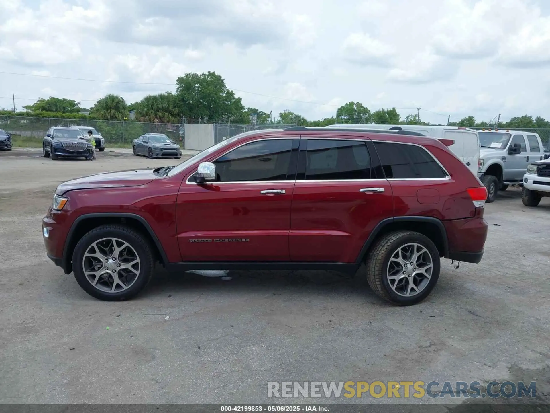 14 Photograph of a damaged car 1C4RJFBG4KC787828 JEEP GRAND CHEROKEE 2019