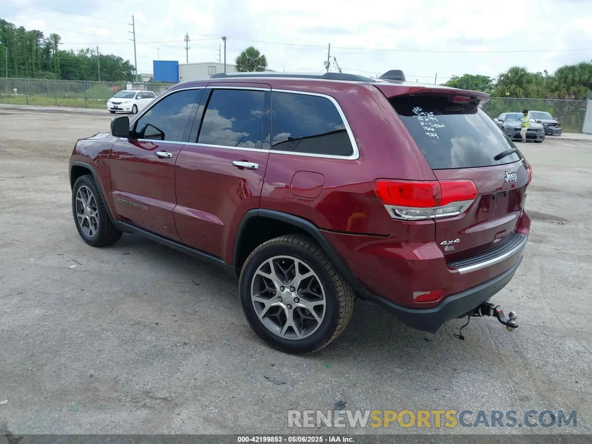 3 Photograph of a damaged car 1C4RJFBG4KC787828 JEEP GRAND CHEROKEE 2019