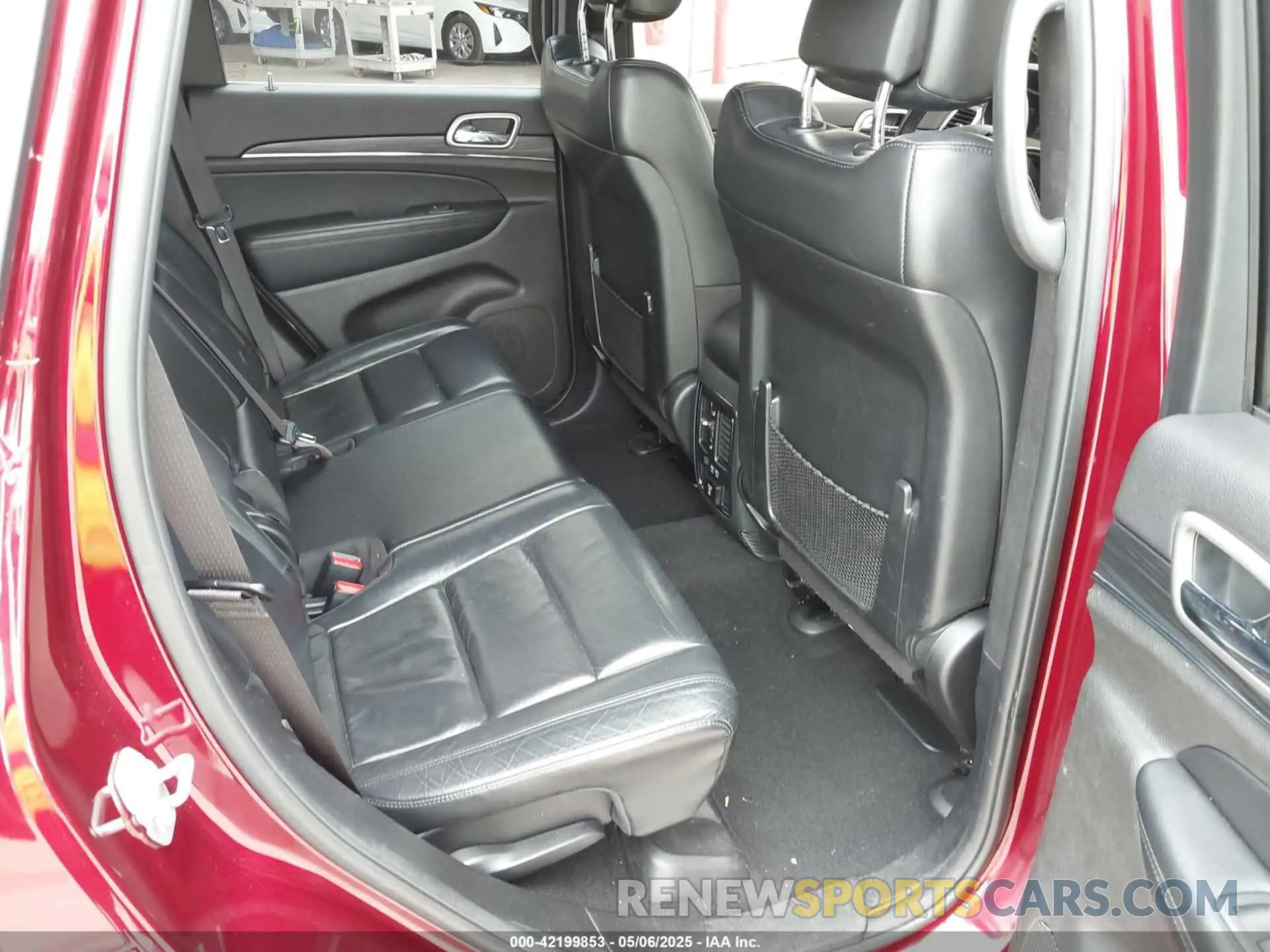8 Photograph of a damaged car 1C4RJFBG4KC787828 JEEP GRAND CHEROKEE 2019