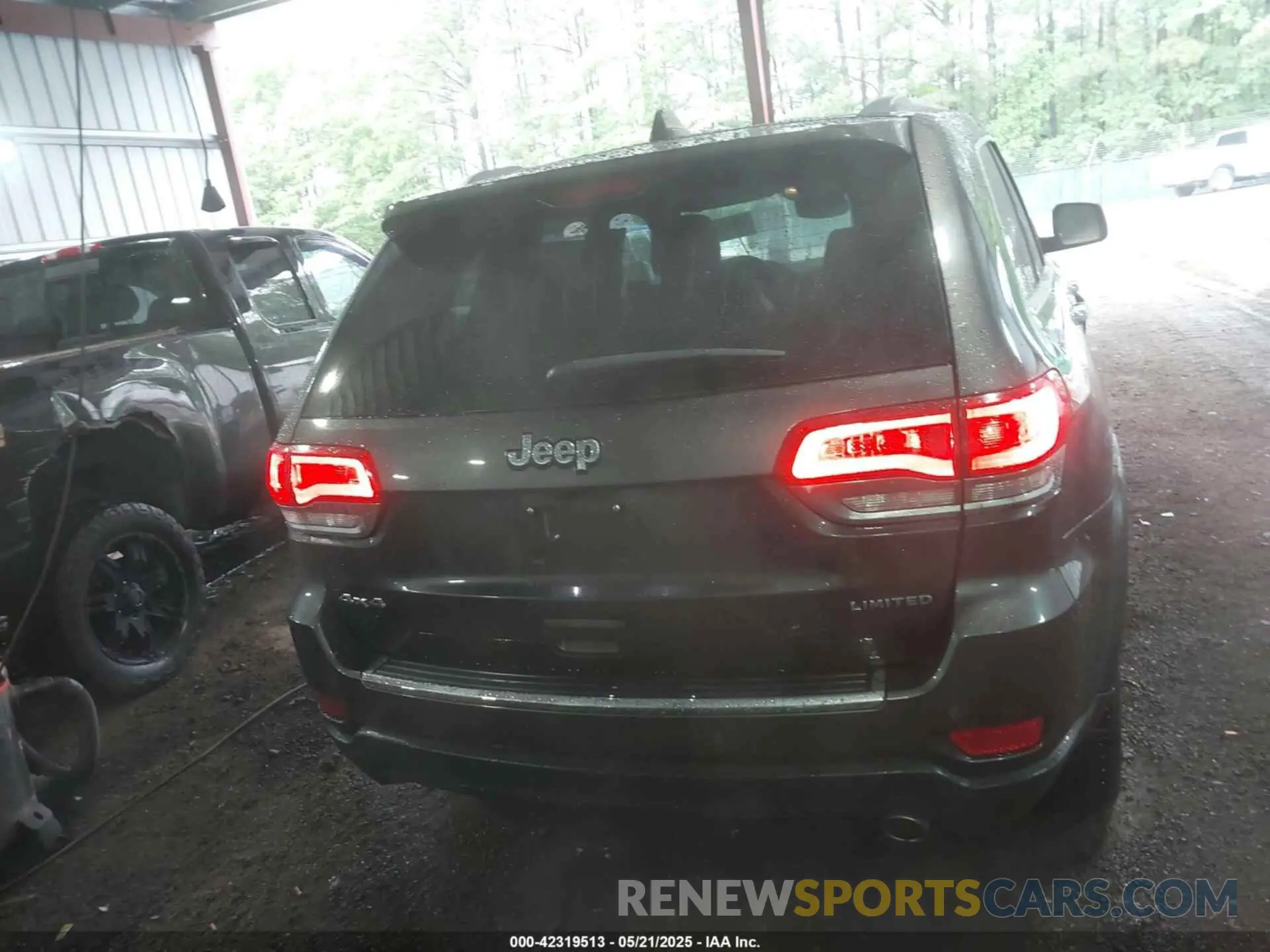 16 Photograph of a damaged car 1C4RJFBG4KC794102 JEEP GRAND CHEROKEE 2019