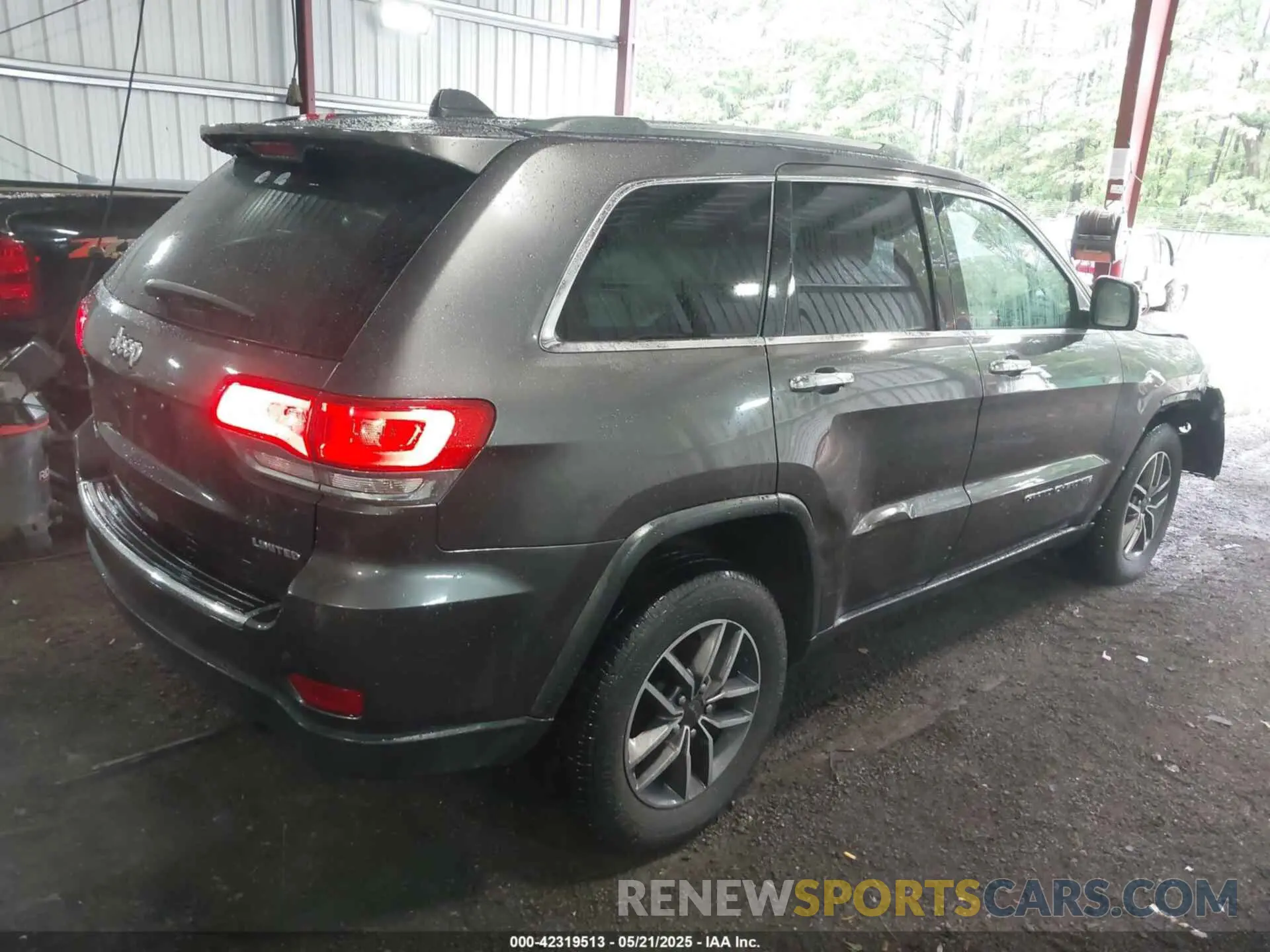 4 Photograph of a damaged car 1C4RJFBG4KC794102 JEEP GRAND CHEROKEE 2019