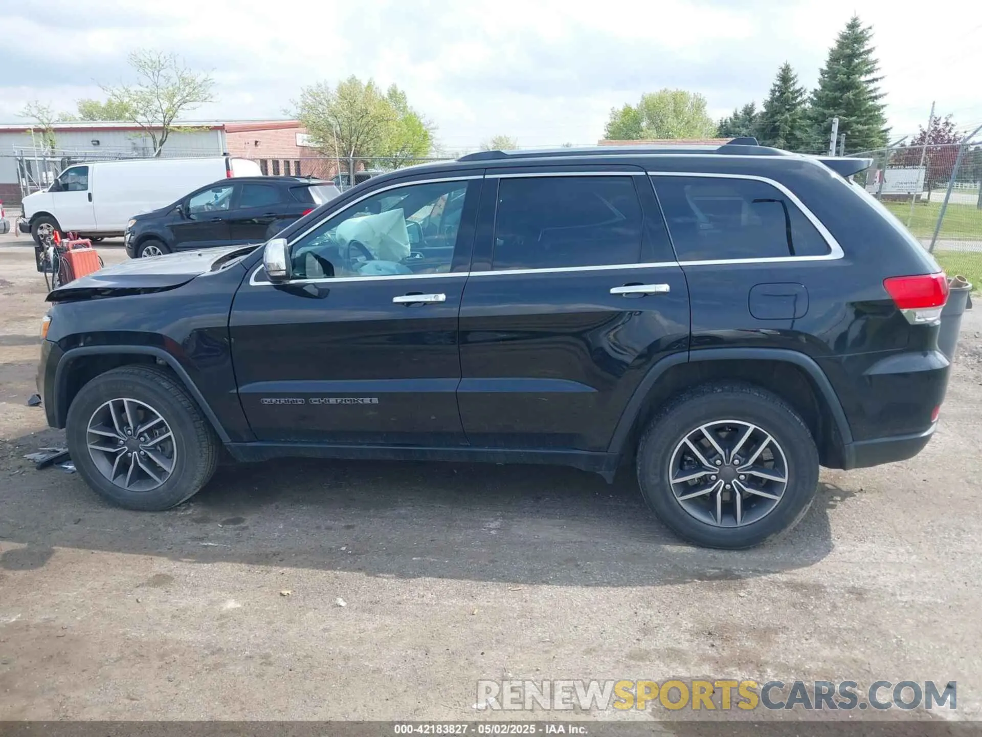 14 Photograph of a damaged car 1C4RJFBG4KC809634 JEEP GRAND CHEROKEE 2019