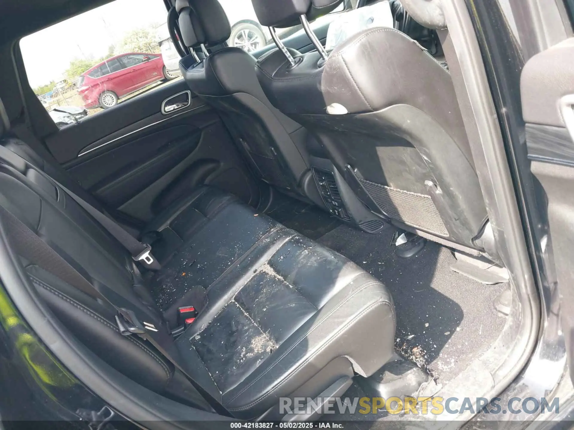 8 Photograph of a damaged car 1C4RJFBG4KC809634 JEEP GRAND CHEROKEE 2019