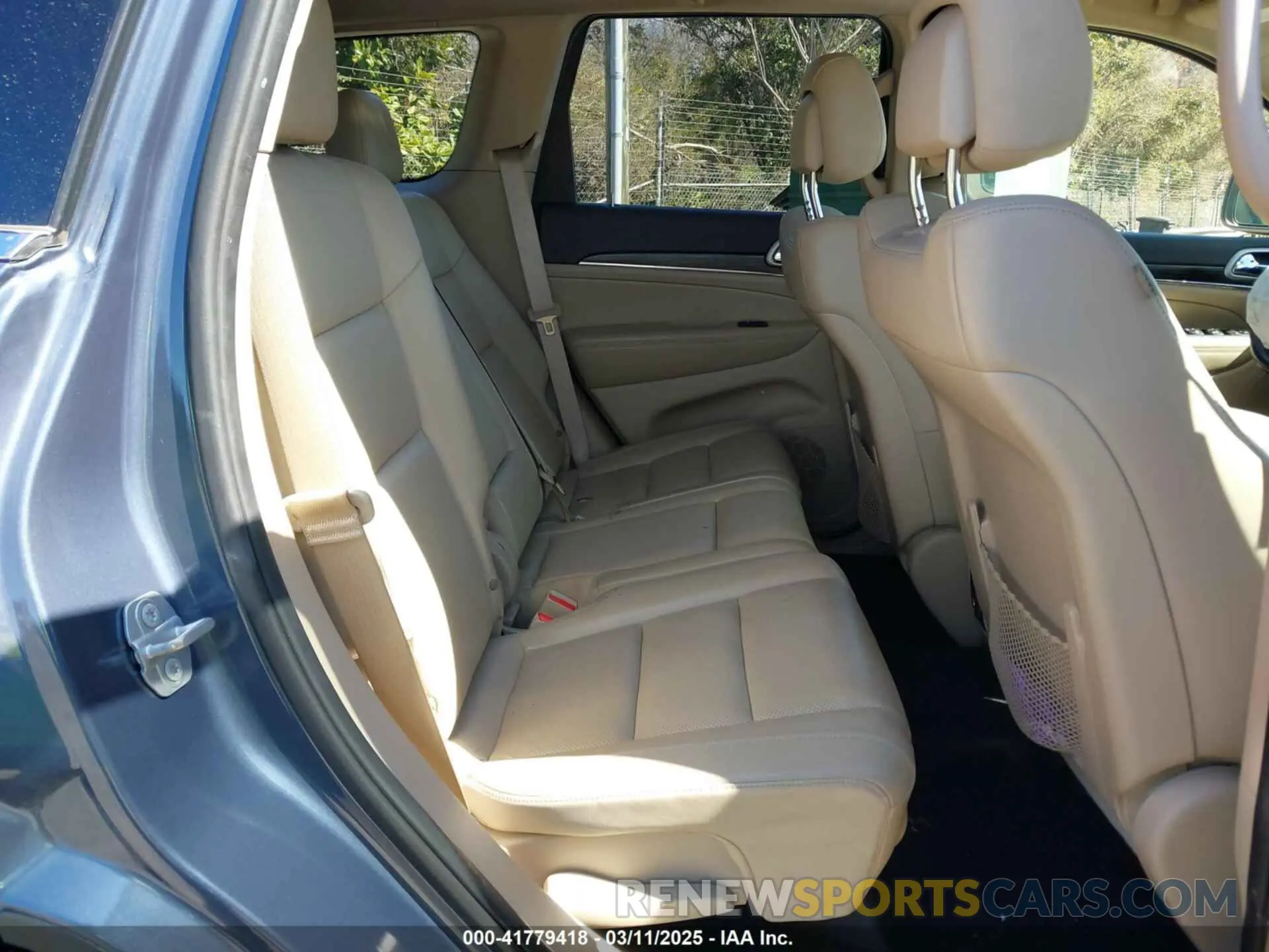 8 Photograph of a damaged car 1C4RJFBG4KC812565 JEEP GRAND CHEROKEE 2019