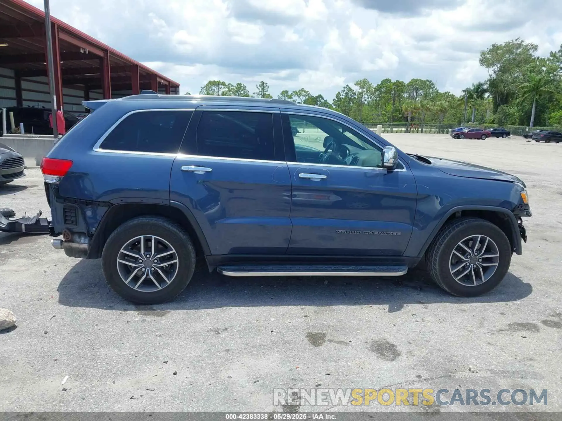 14 Photograph of a damaged car 1C4RJFBG4KC815739 JEEP GRAND CHEROKEE 2019