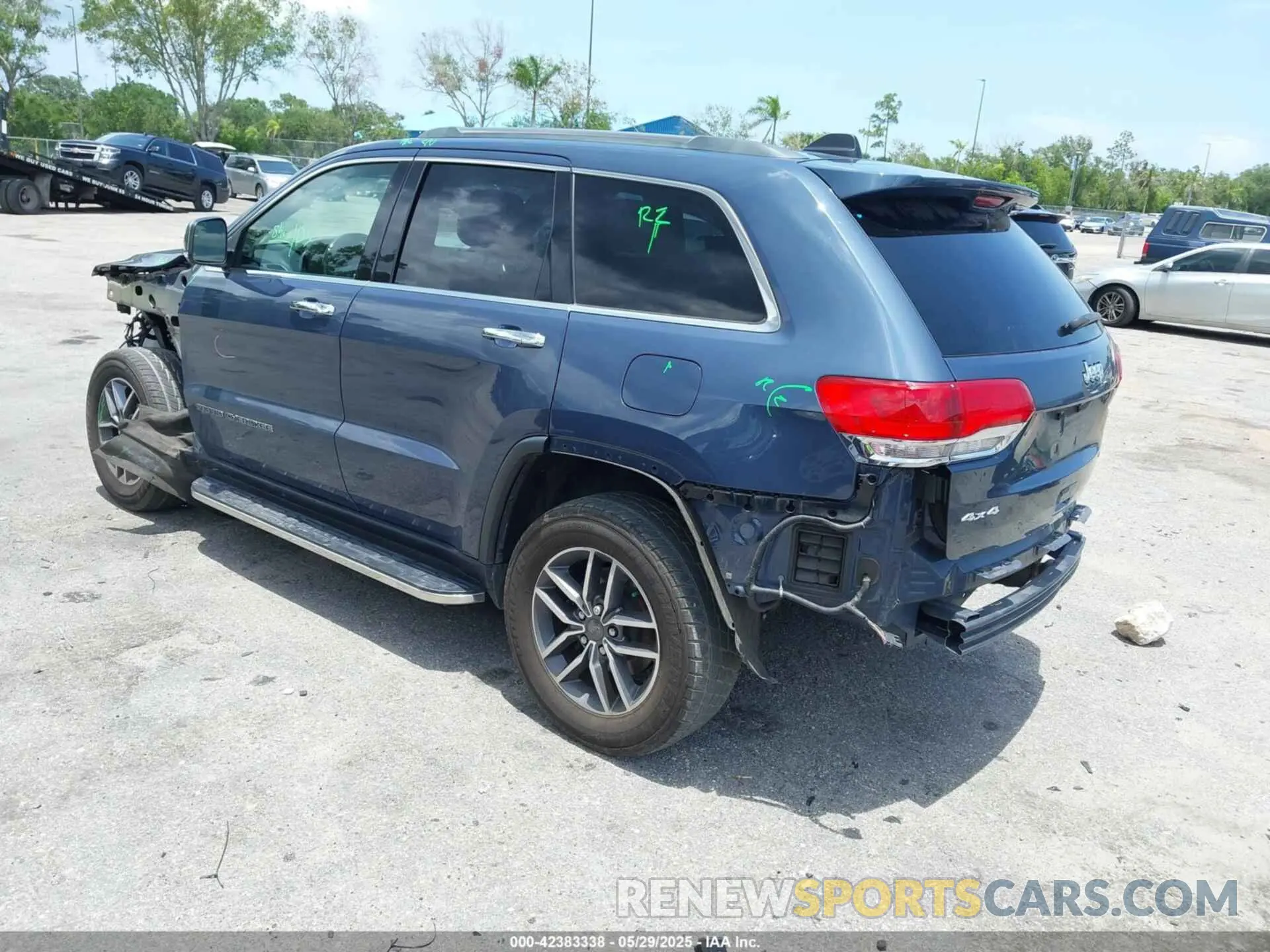 3 Photograph of a damaged car 1C4RJFBG4KC815739 JEEP GRAND CHEROKEE 2019